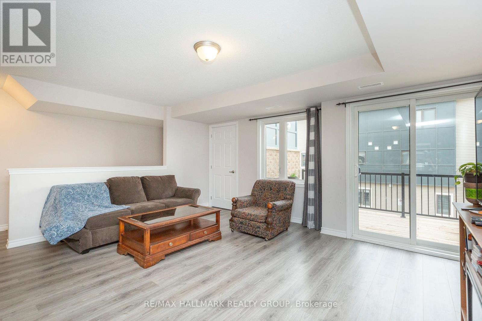 Photo 10 of 105 Walleye Private, Ottawa ON