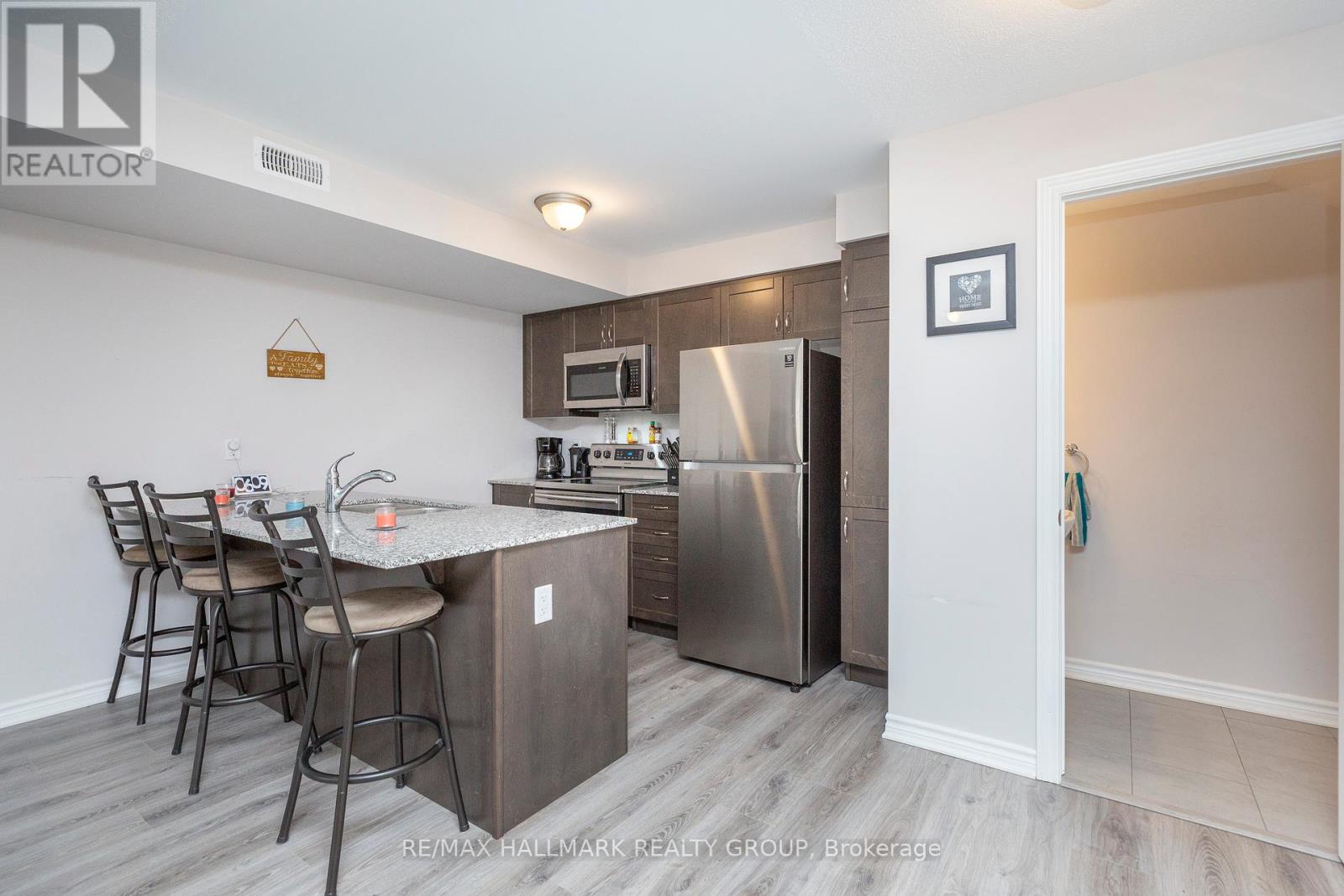 Photo 16 of 105 Walleye Private, Ottawa ON