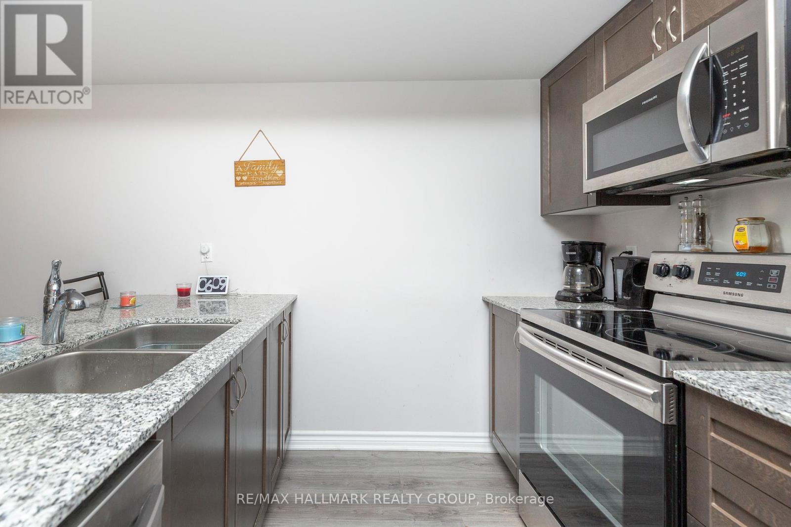Photo 18 of 105 Walleye Private, Ottawa ON