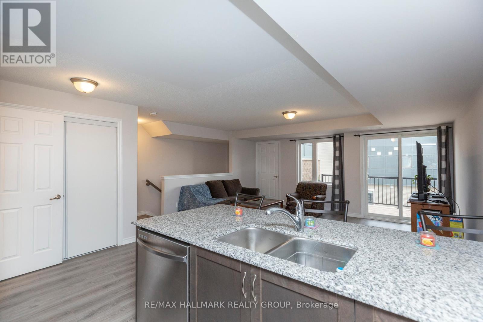 Photo 21 of 105 Walleye Private, Ottawa ON