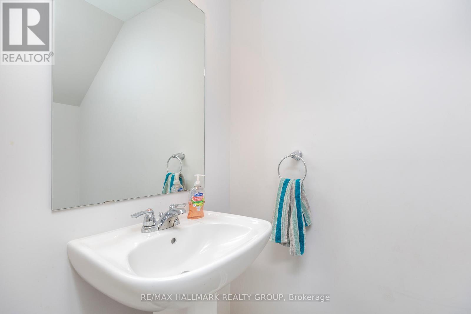 Photo 23 of 105 Walleye Private, Ottawa ON