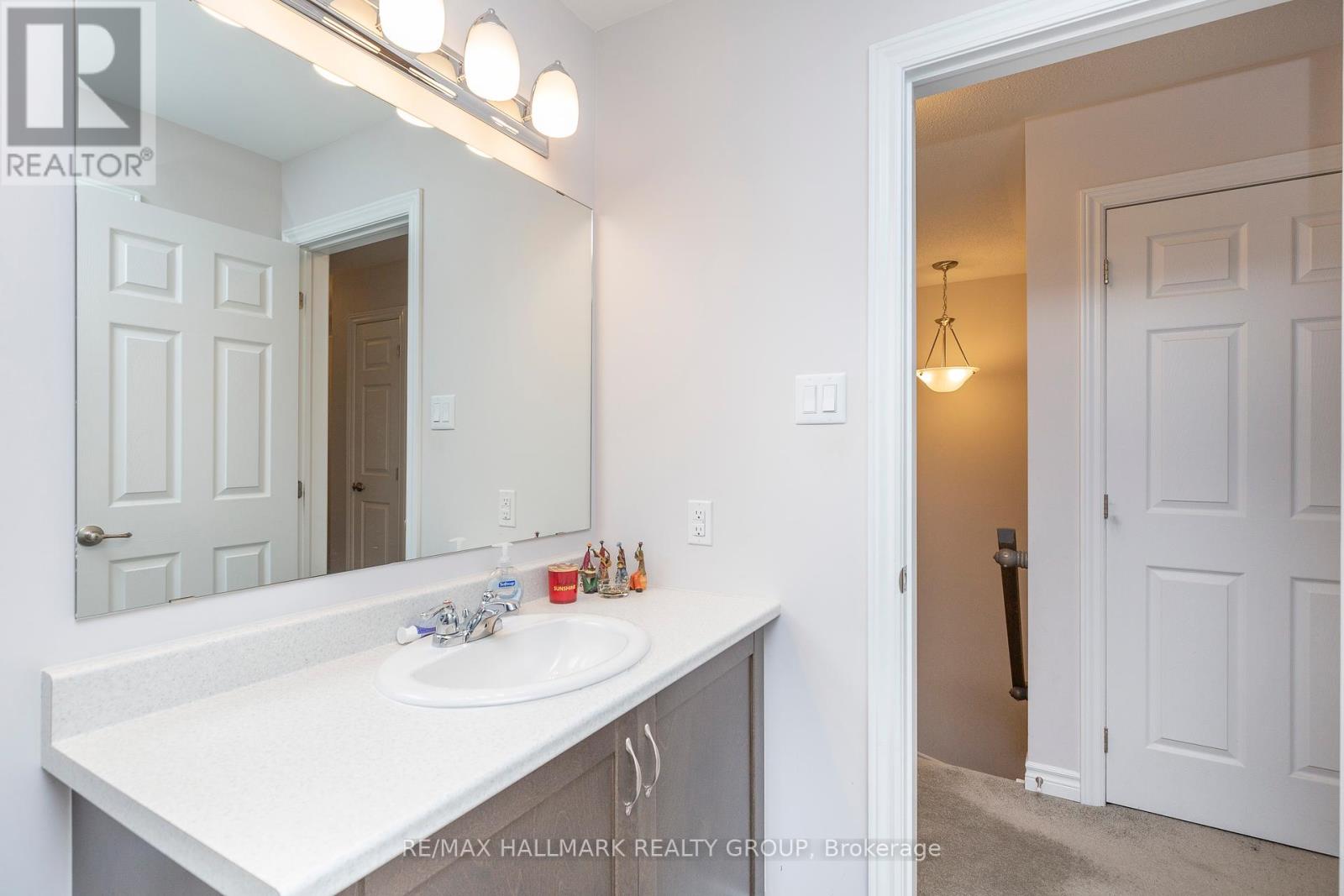 Photo 34 of 105 Walleye Private, Ottawa ON