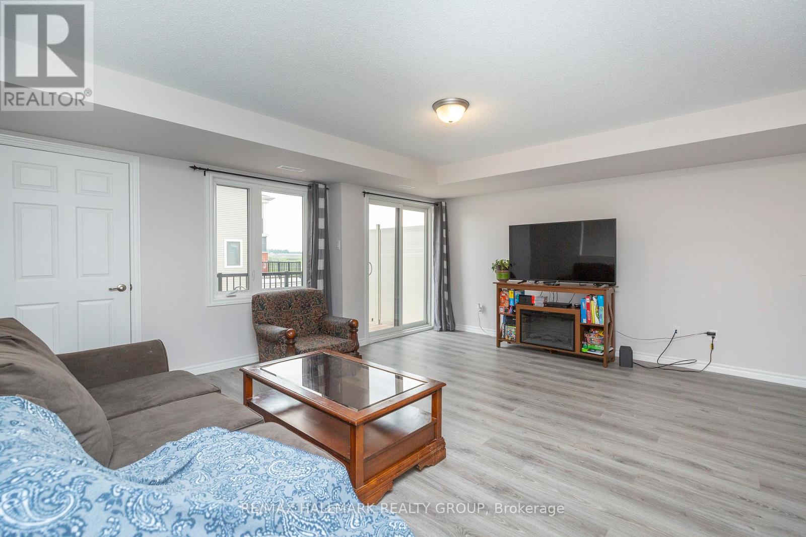 Photo 8 of 105 Walleye Private, Ottawa ON