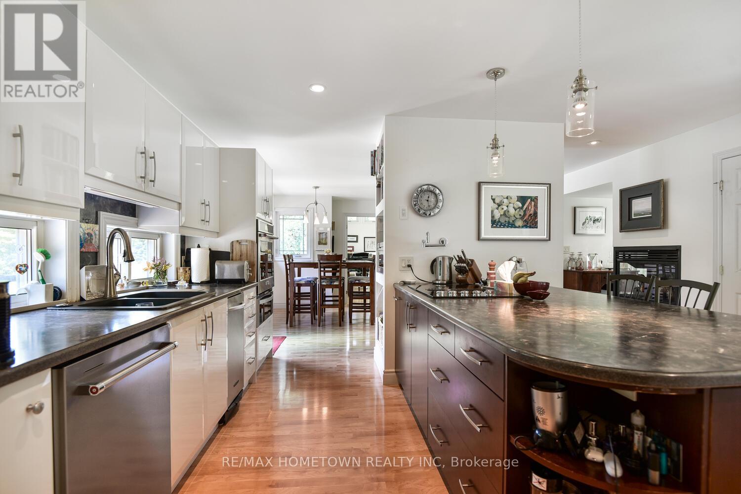 Photo 11 of 1326 Lily Bay Drive N, Elizabethtownkitley ON