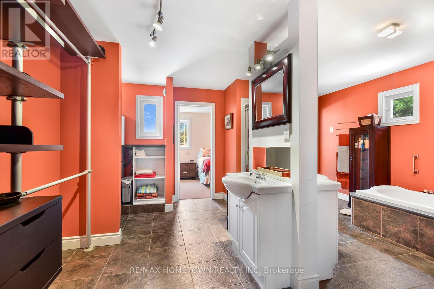 Photo 20 of 1326 Lily Bay Drive N, Elizabethtownkitley ON