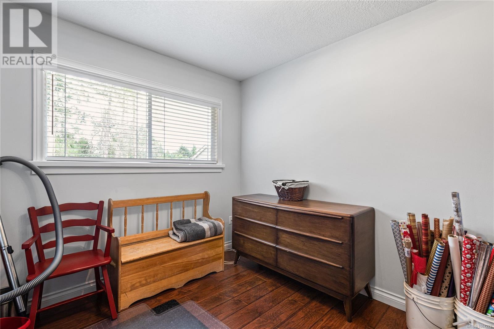 Photo 12 of 585 Tamarack Dr, Qualicum Beach BC