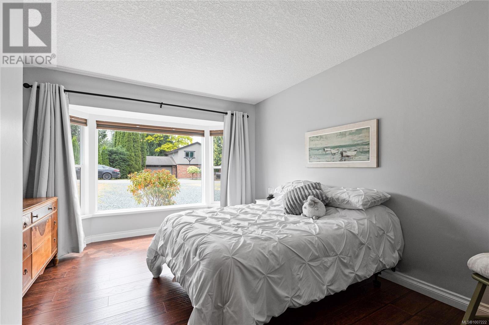 Photo 14 of 585 Tamarack Dr, Qualicum Beach BC