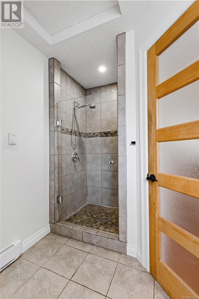 Photo 18 of 585 Tamarack Dr, Qualicum Beach BC