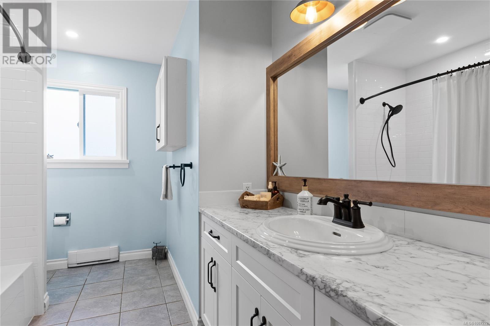 Photo 20 of 585 Tamarack Dr, Qualicum Beach BC