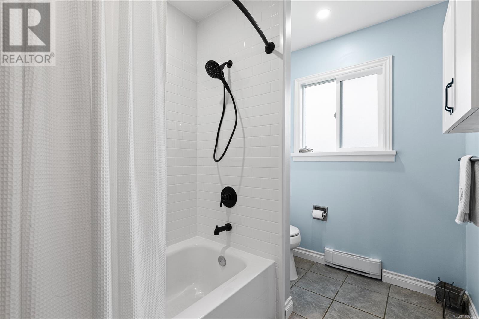 Photo 21 of 585 Tamarack Dr, Qualicum Beach BC