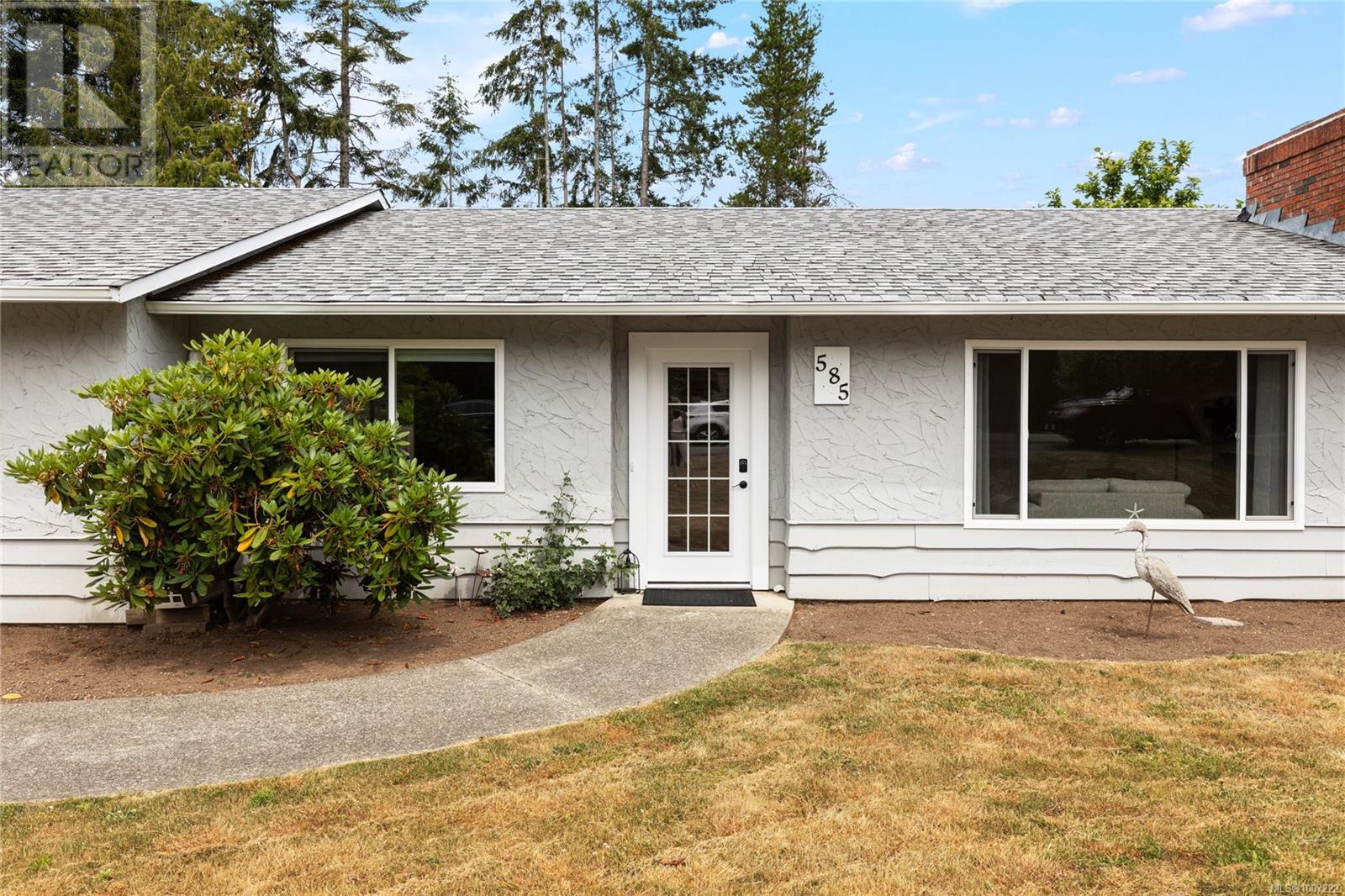 Photo 25 of 585 Tamarack Dr, Qualicum Beach BC