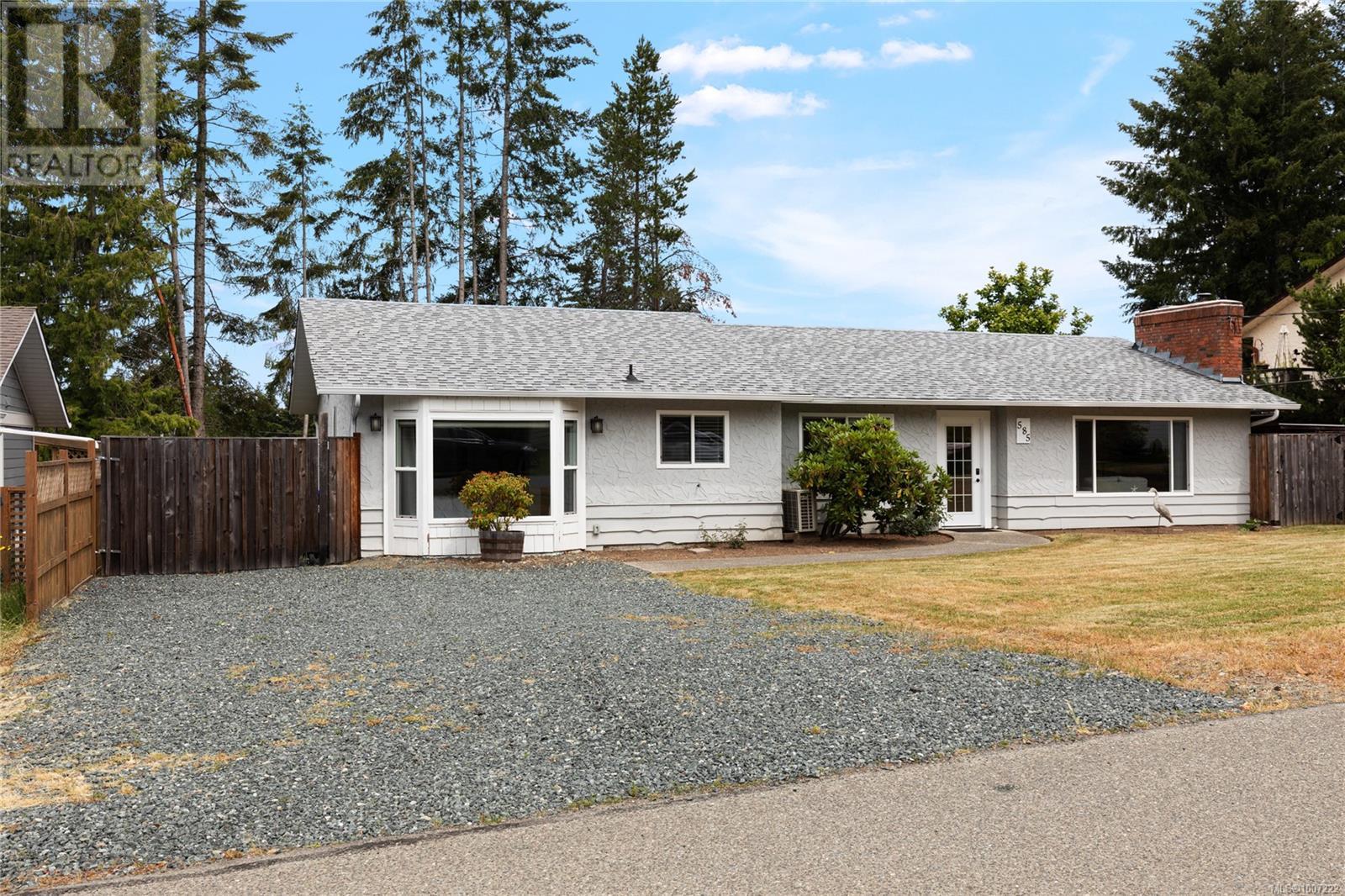 Photo 27 of 585 Tamarack Dr, Qualicum Beach BC
