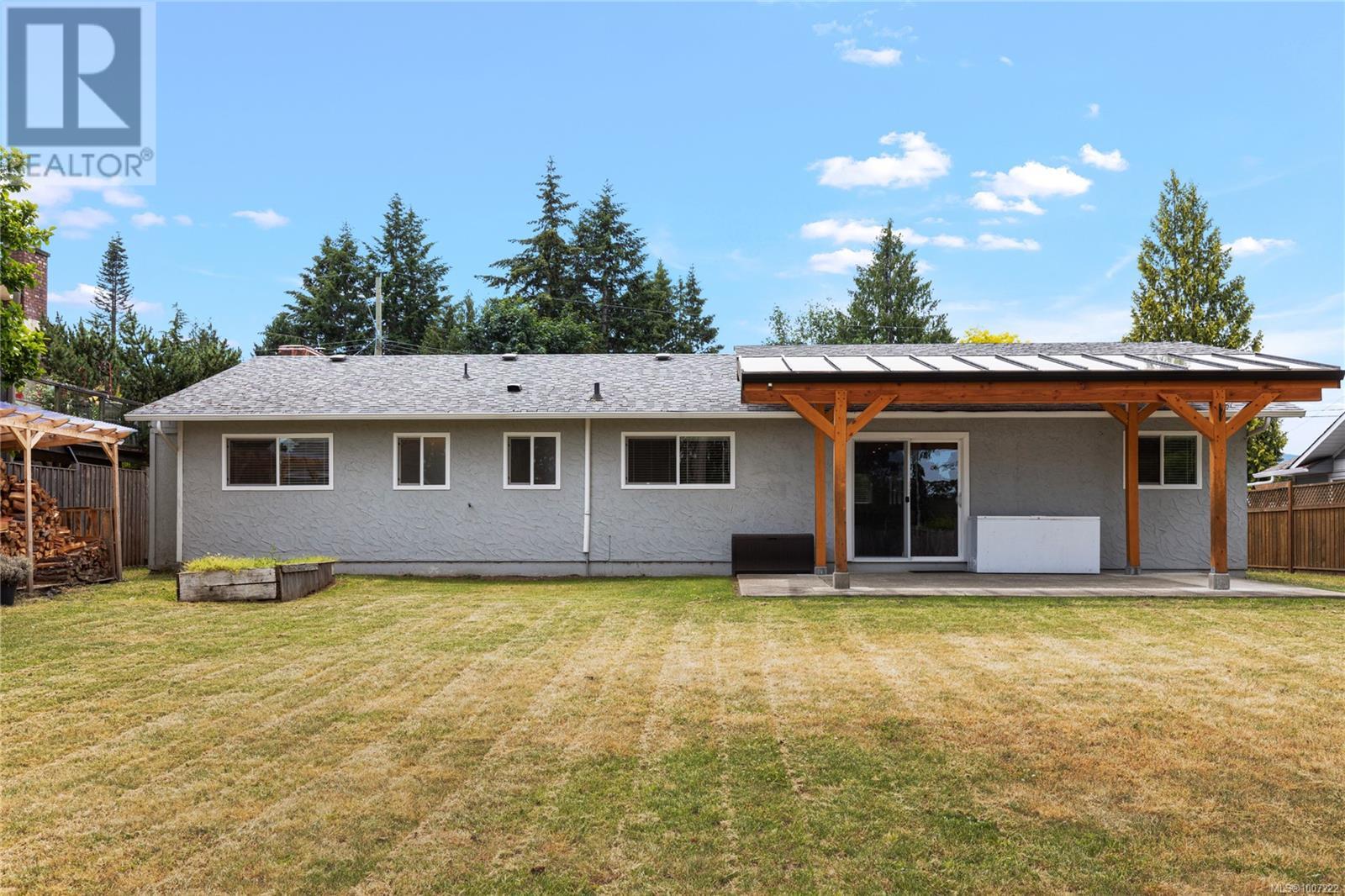 Photo 30 of 585 Tamarack Dr, Qualicum Beach BC