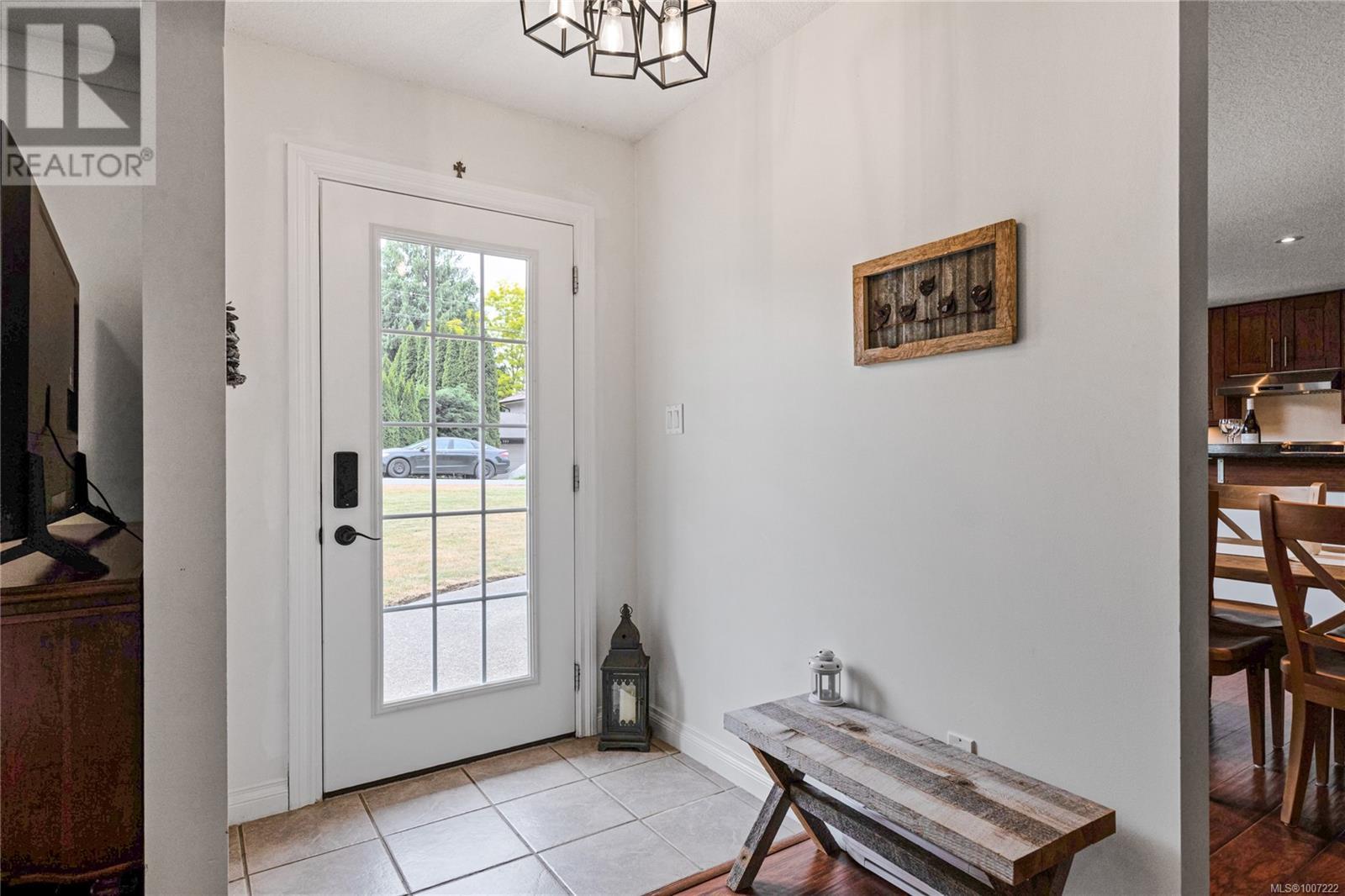 Photo 4 of 585 Tamarack Dr, Qualicum Beach BC