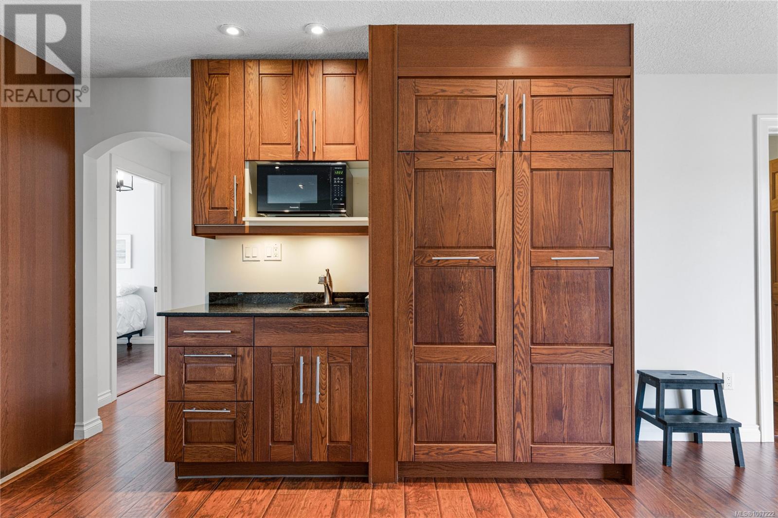 Photo 7 of 585 Tamarack Dr, Qualicum Beach BC