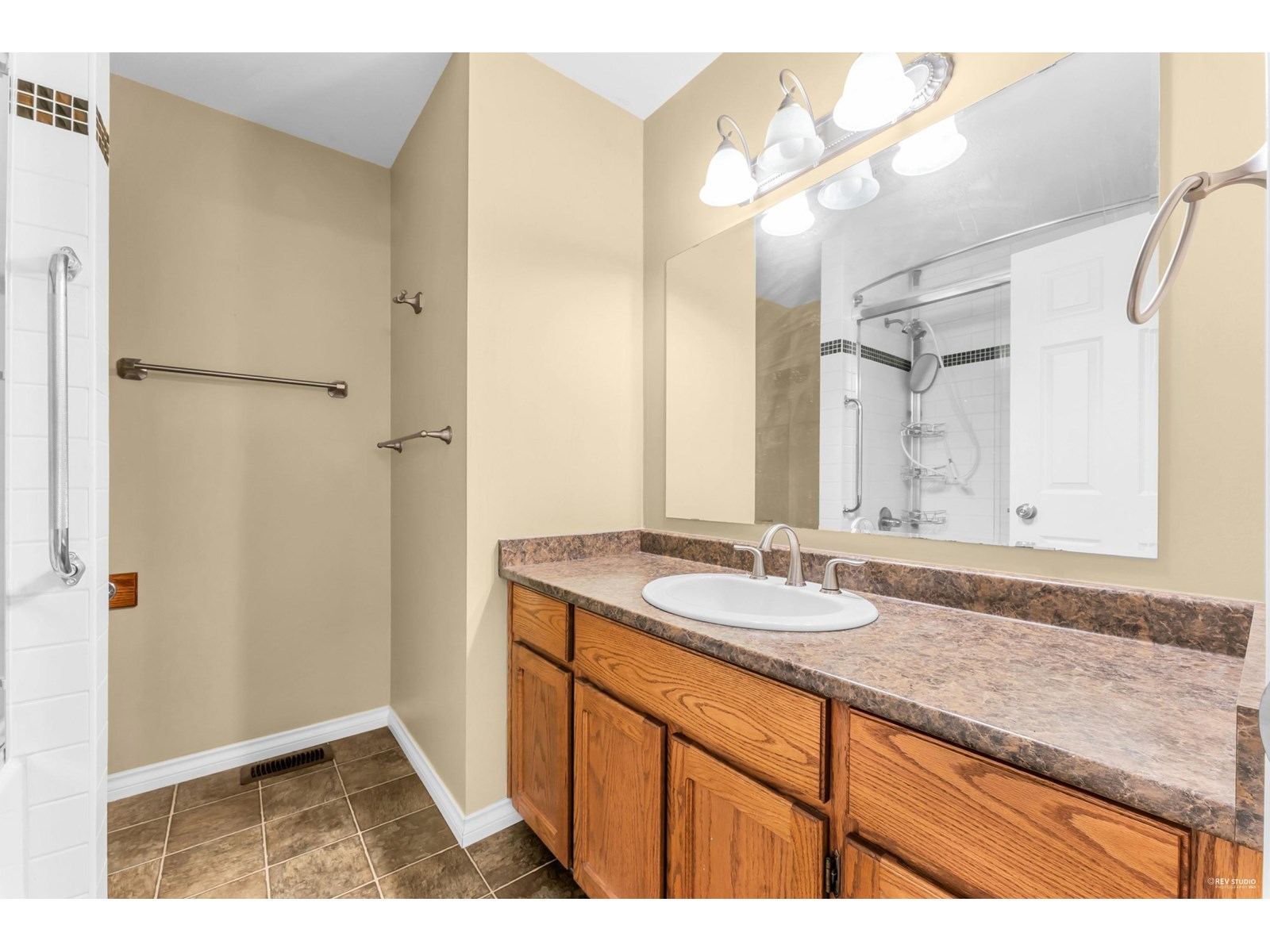 Photo 15 of 32 2989 Trafalgar Street, Abbotsford BC