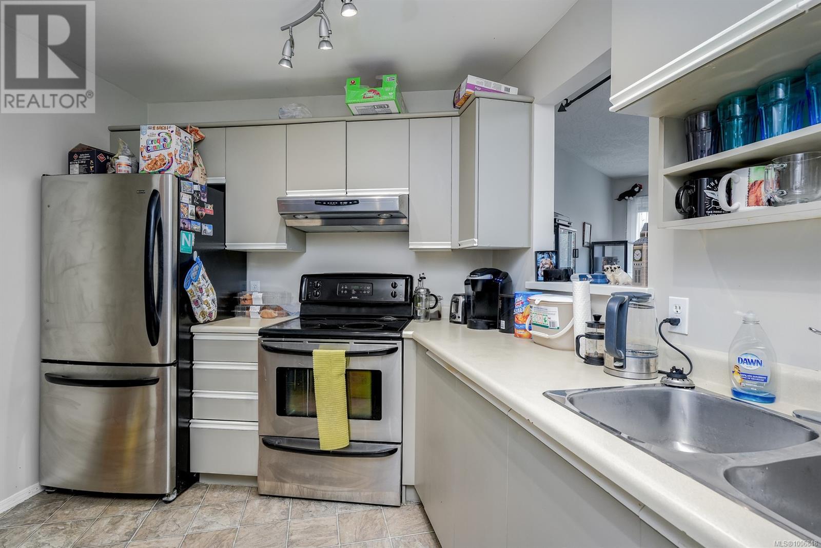 #206 3900 SHELBOURNE ST - Image 10