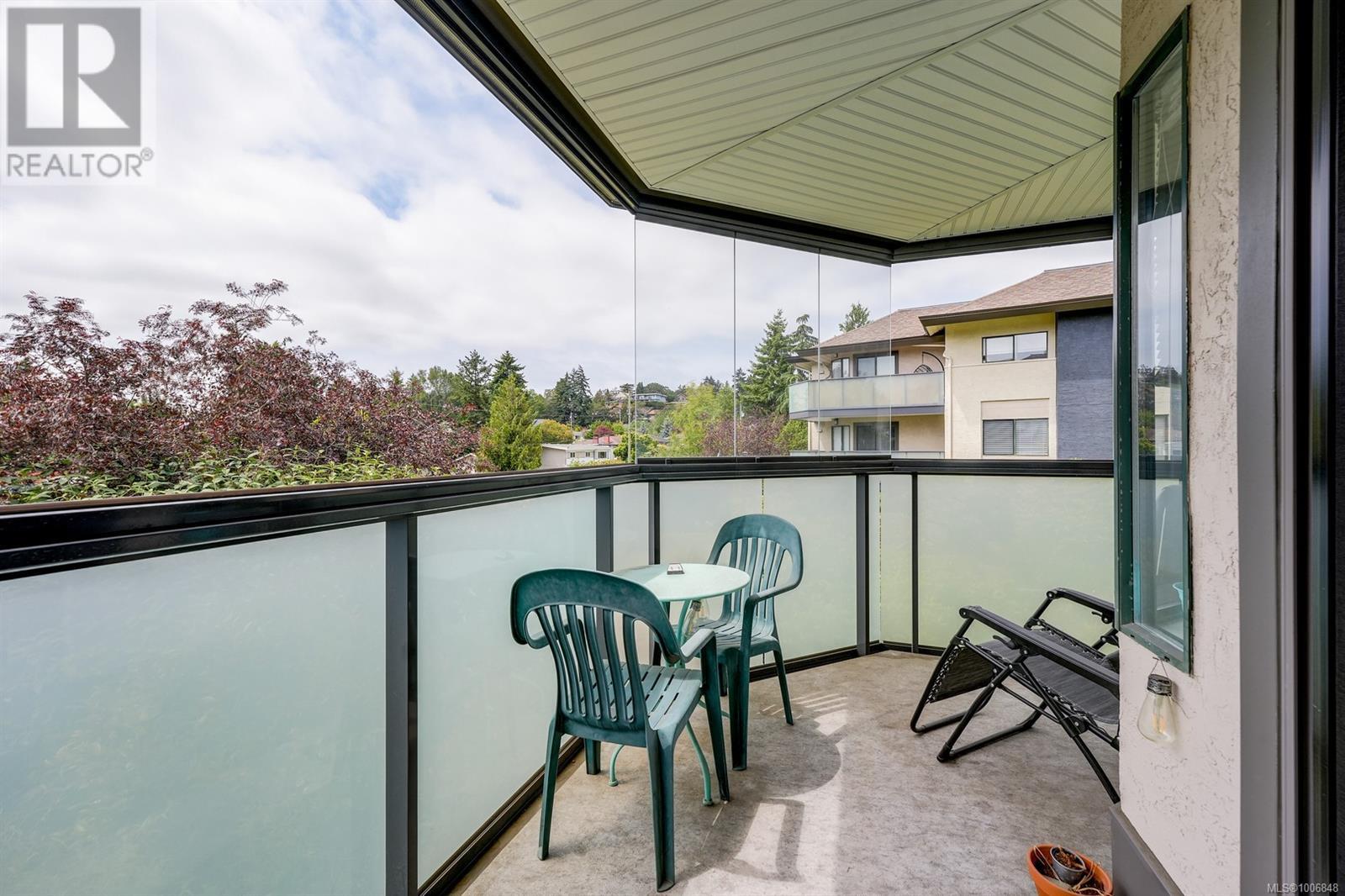 #206 3900 SHELBOURNE ST - Image 19