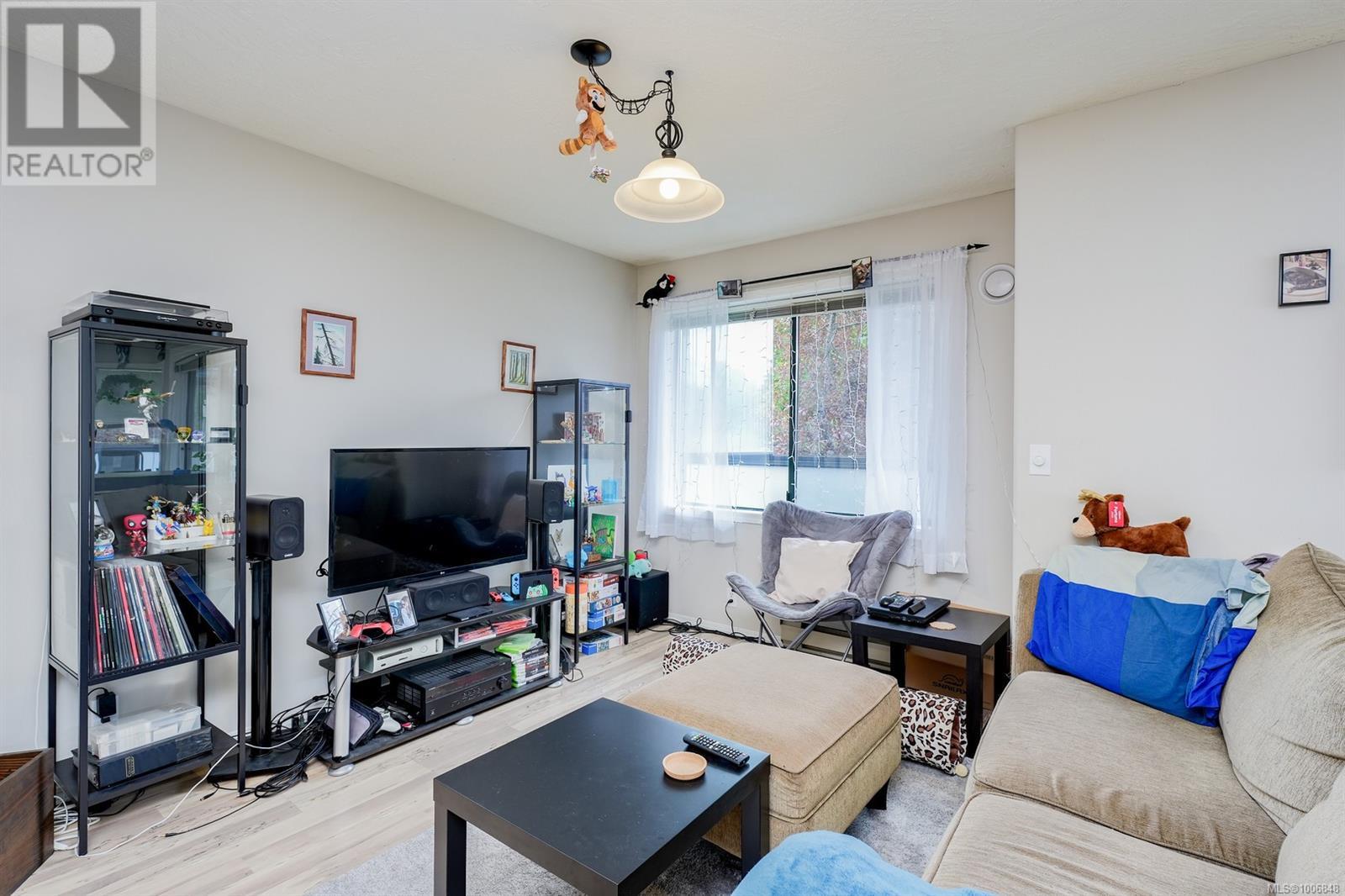 #206 3900 SHELBOURNE ST - Image 6