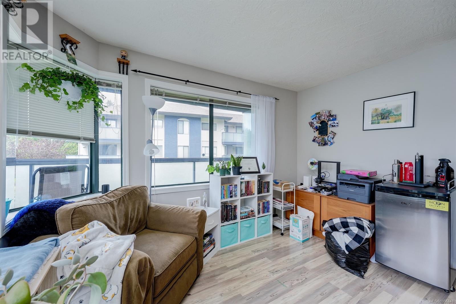 #206 3900 SHELBOURNE ST - Image 9