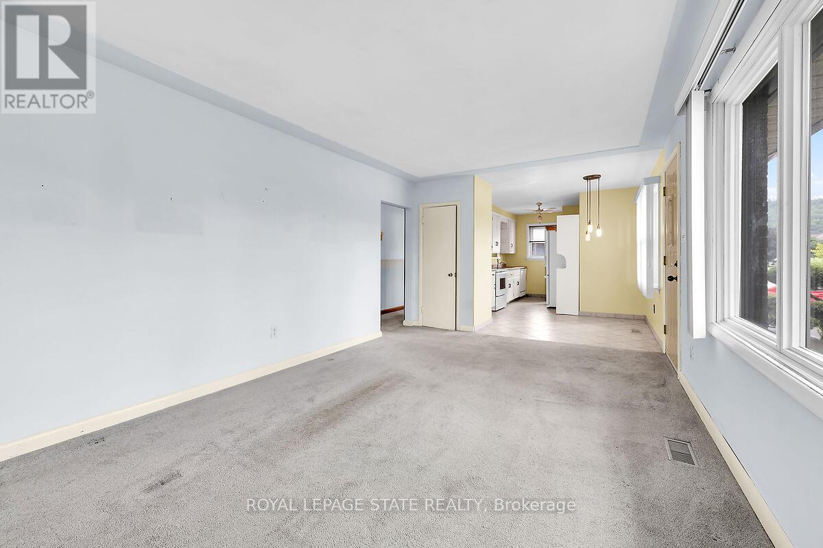 Photo 23 of 220 Winona Road, Hamilton ON