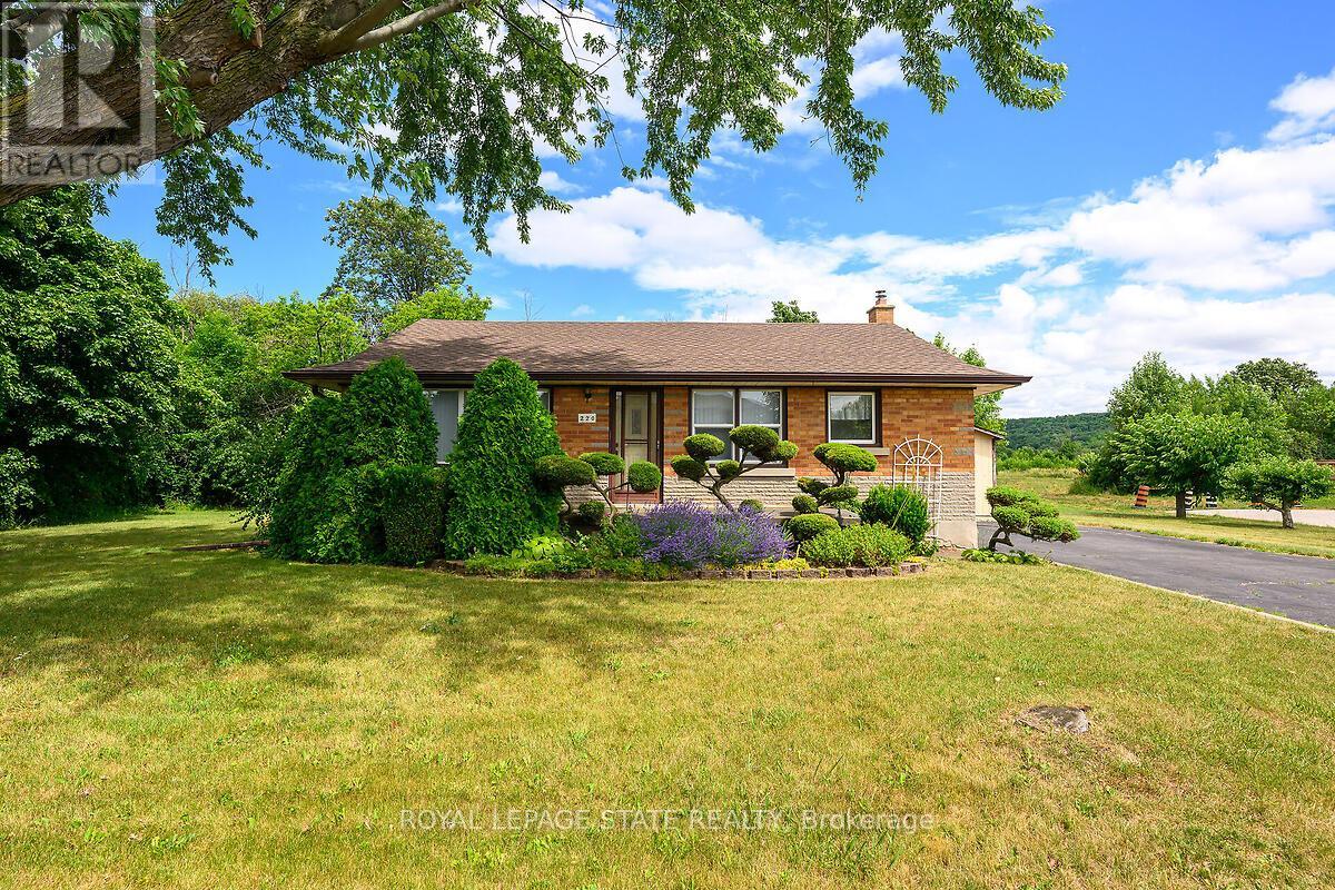 Photo 35 of 220 Winona Road, Hamilton ON