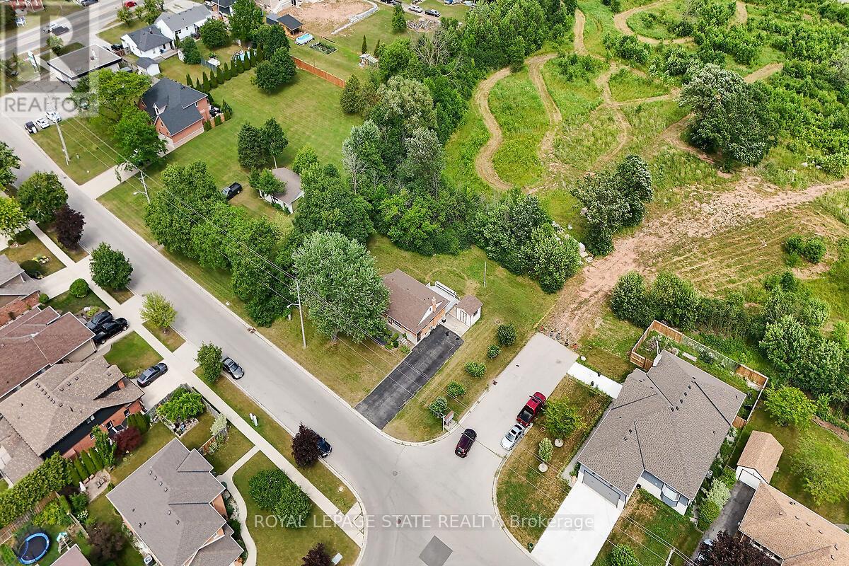 Photo 2 of 220 Winona Road, Hamilton ON
