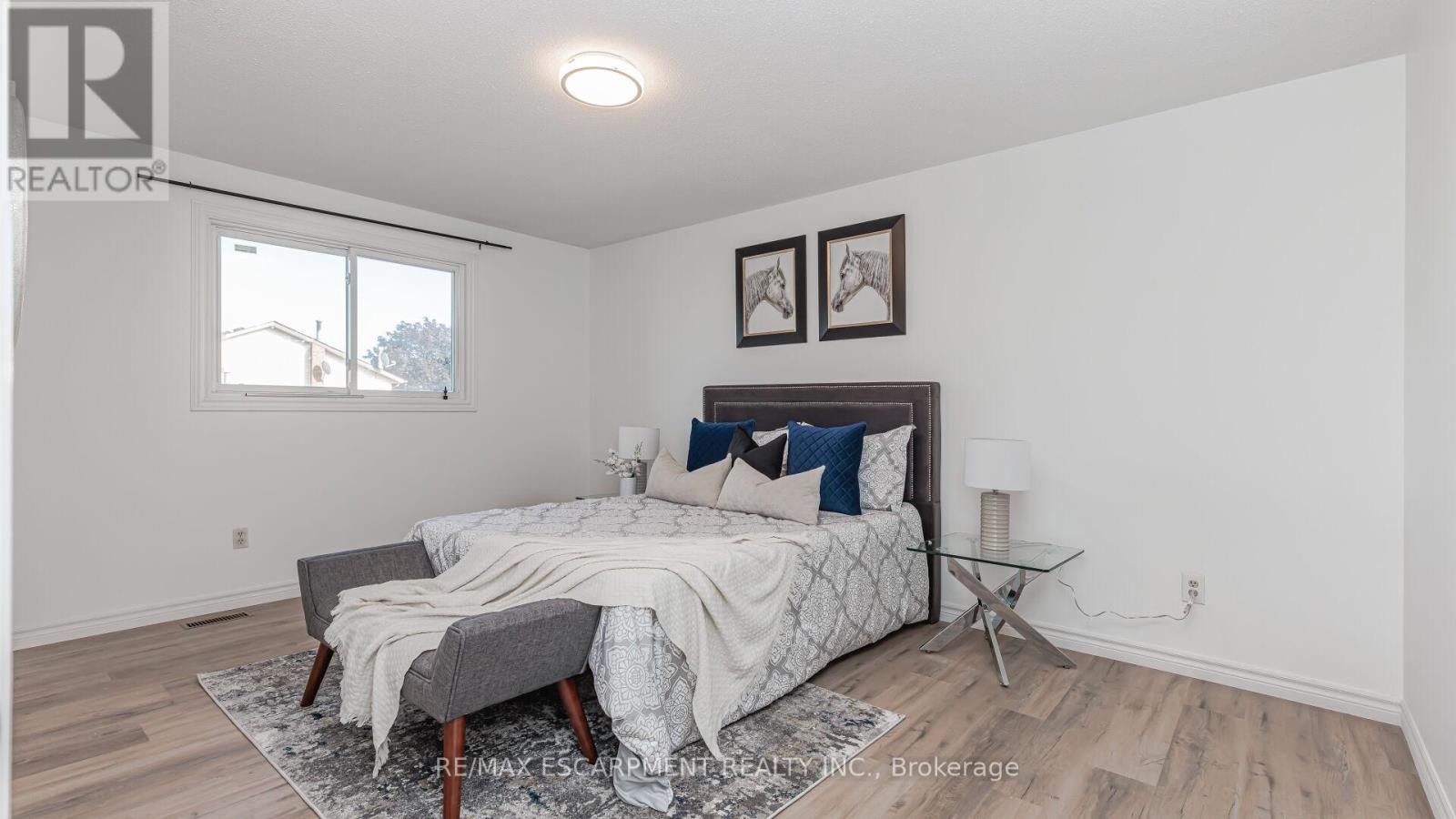 Photo 11 of 3 Mornington Drive, Hamilton ON