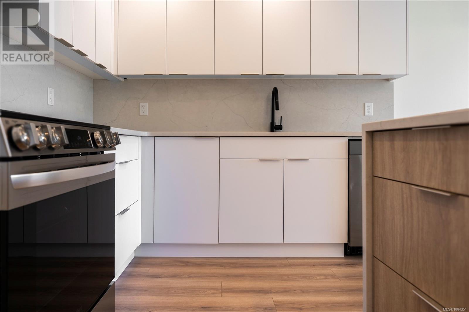 Photo 10 of 507 45 Haliburton St, Nanaimo BC