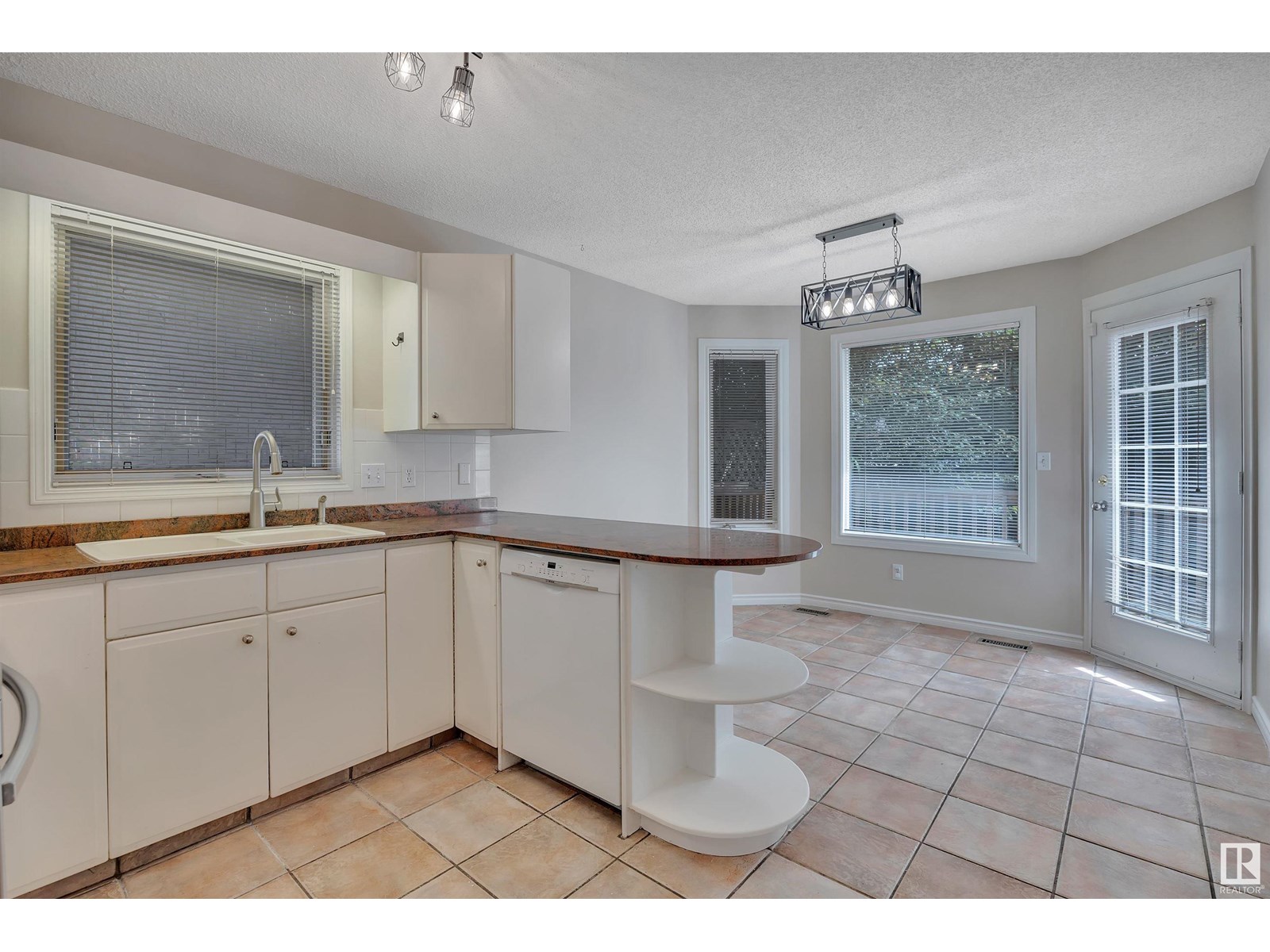 Photo 13 of 4803 59 St, Beaumont AB