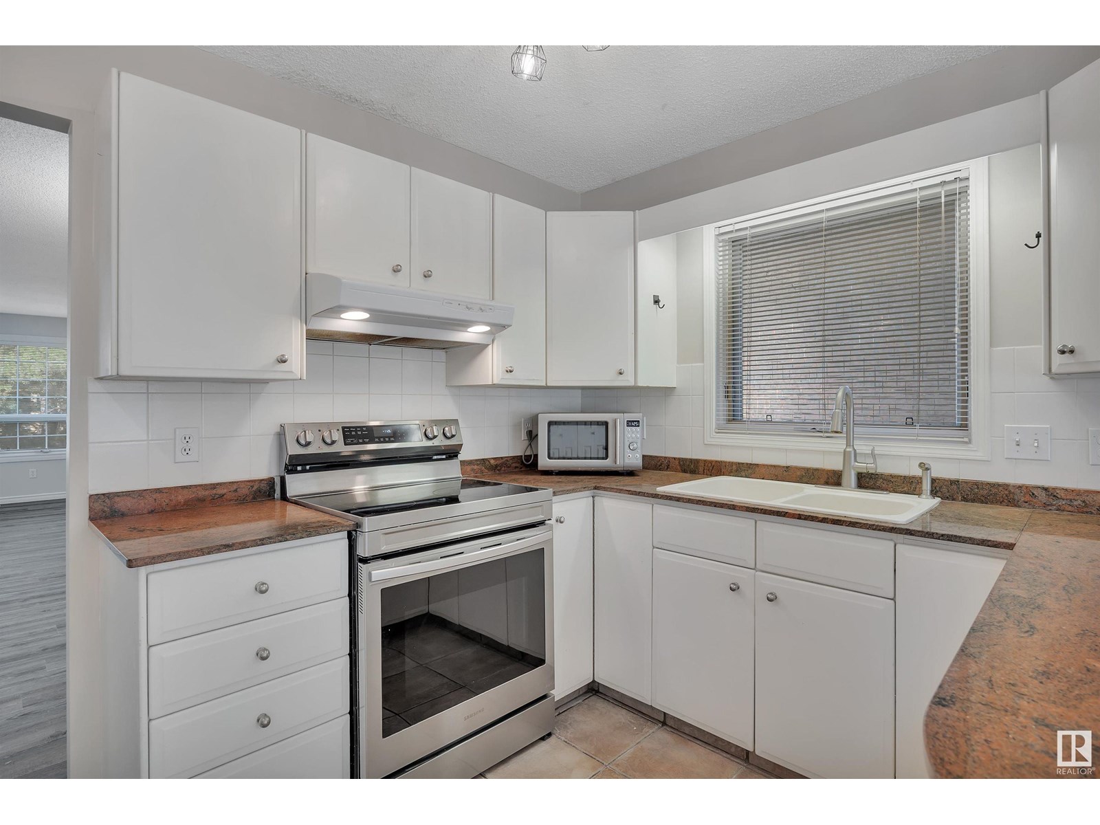 Photo 16 of 4803 59 St, Beaumont AB