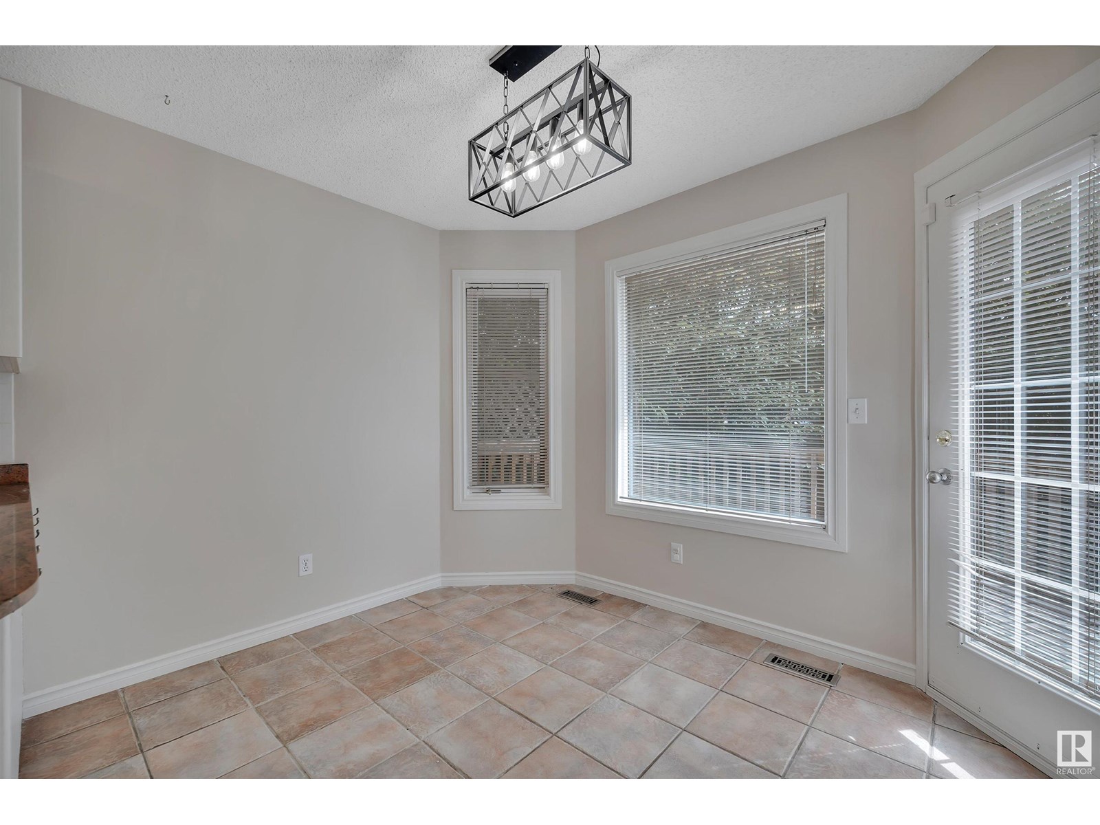 Photo 18 of 4803 59 St, Beaumont AB