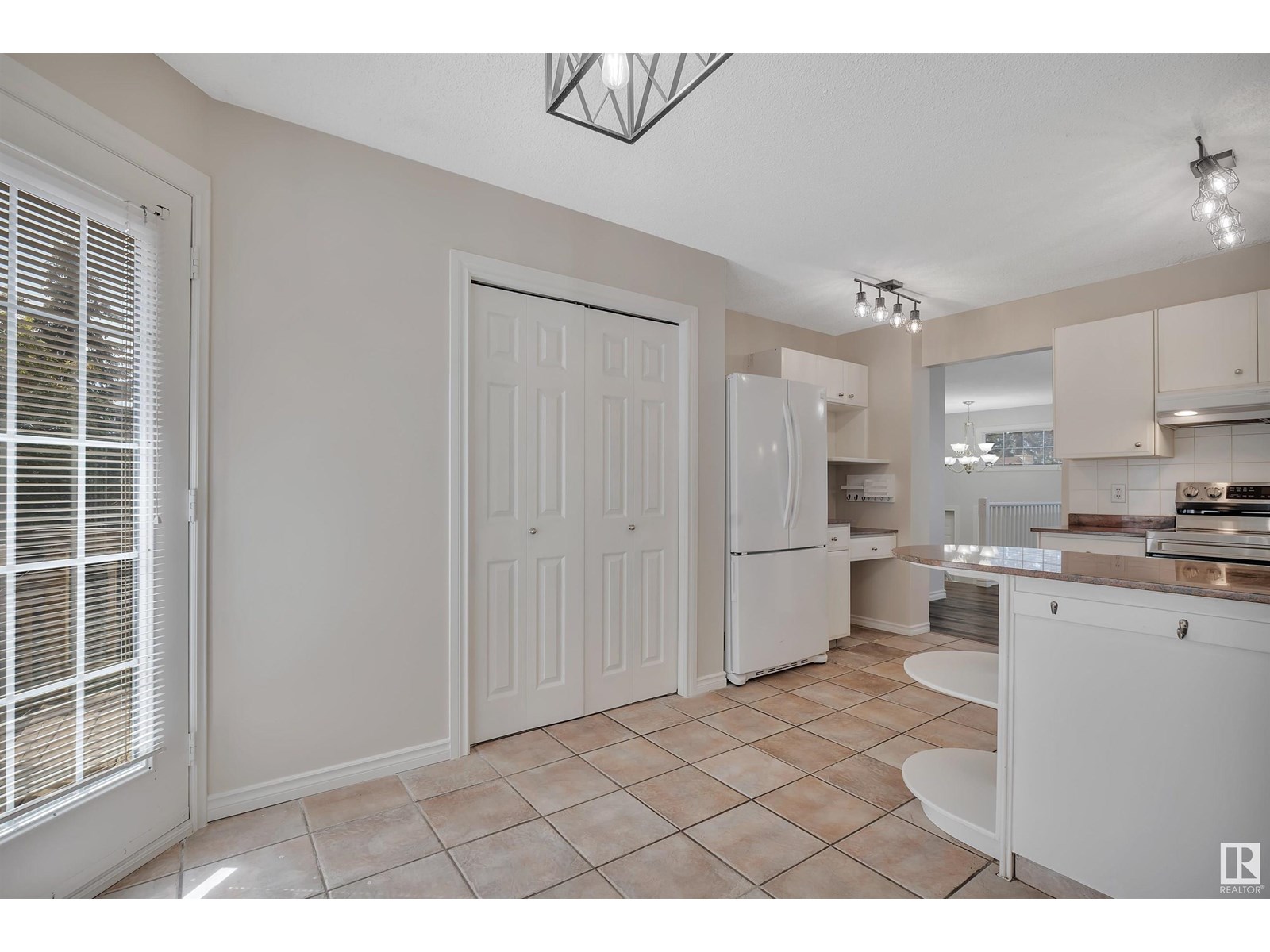 Photo 19 of 4803 59 St, Beaumont AB