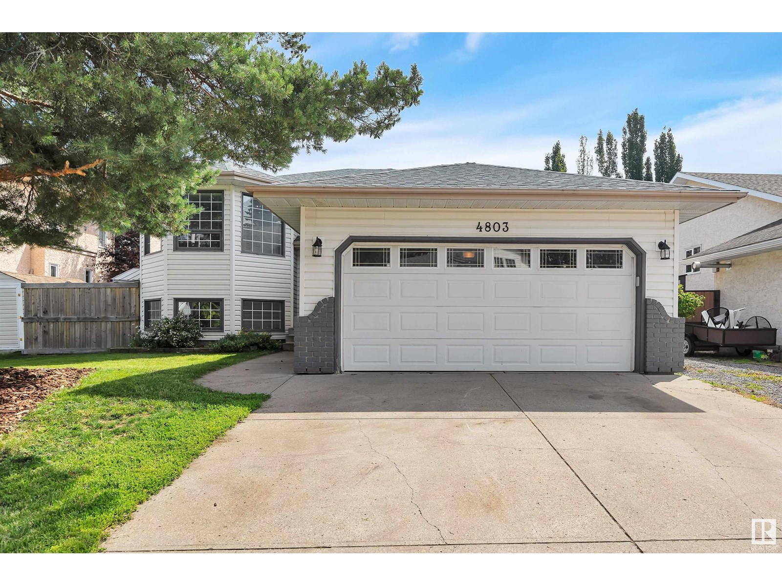 Photo 2 of 4803 59 St, Beaumont AB
