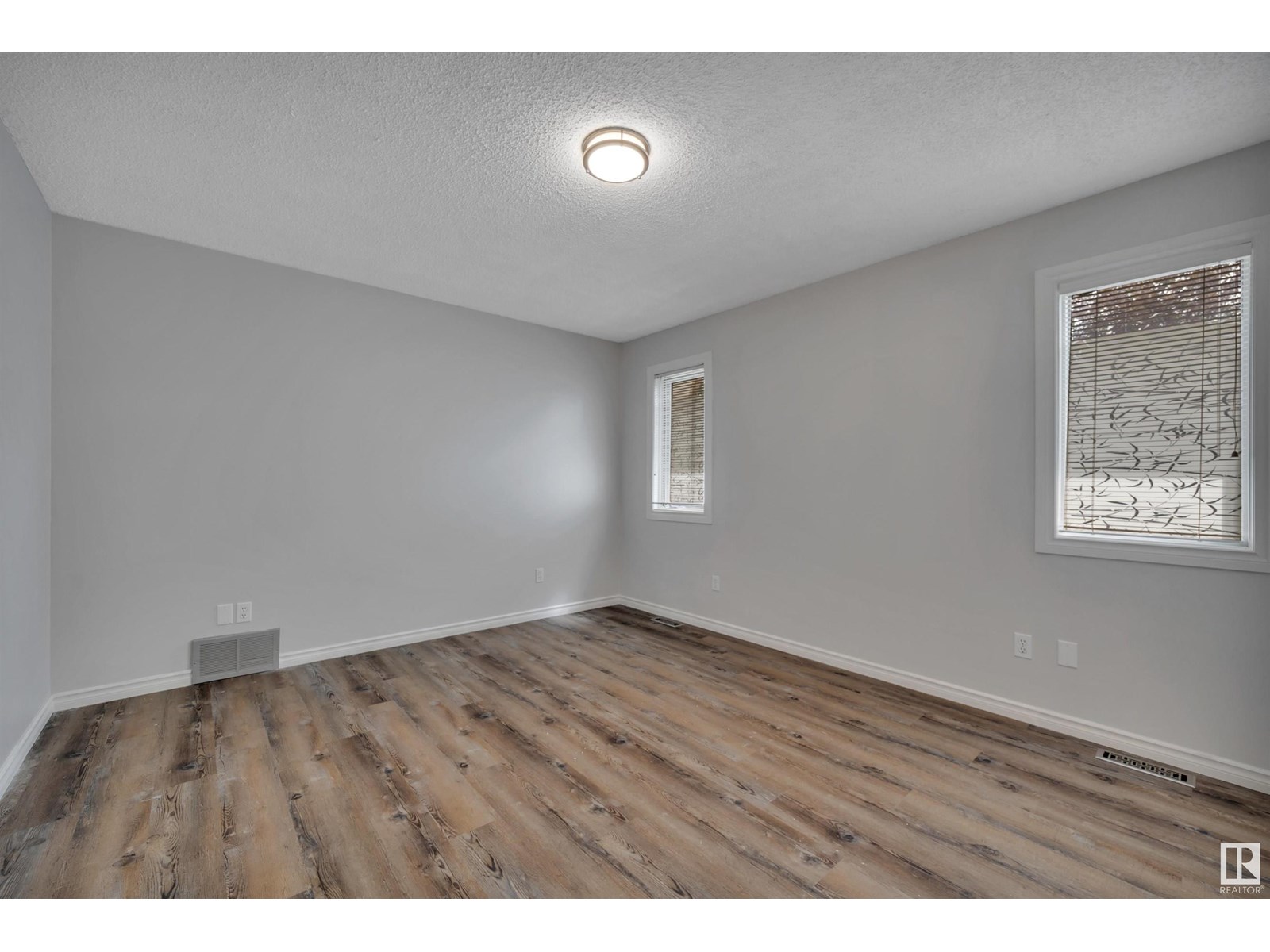 Photo 22 of 4803 59 St, Beaumont AB