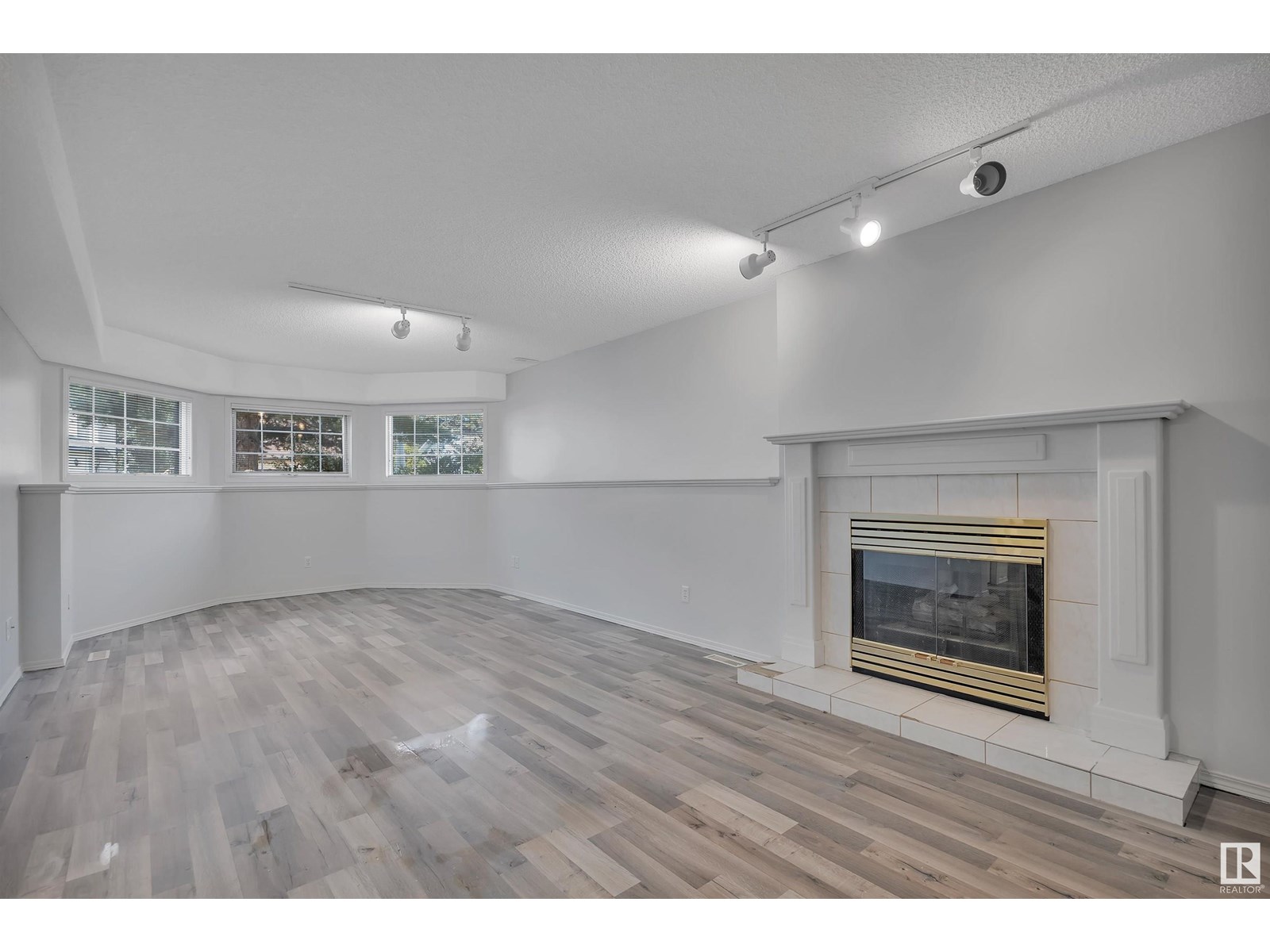 Photo 33 of 4803 59 St, Beaumont AB