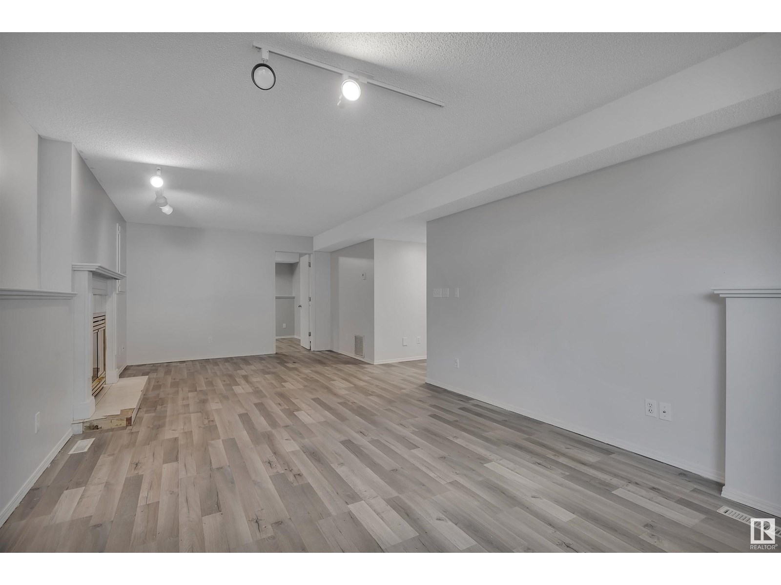 Photo 34 of 4803 59 St, Beaumont AB