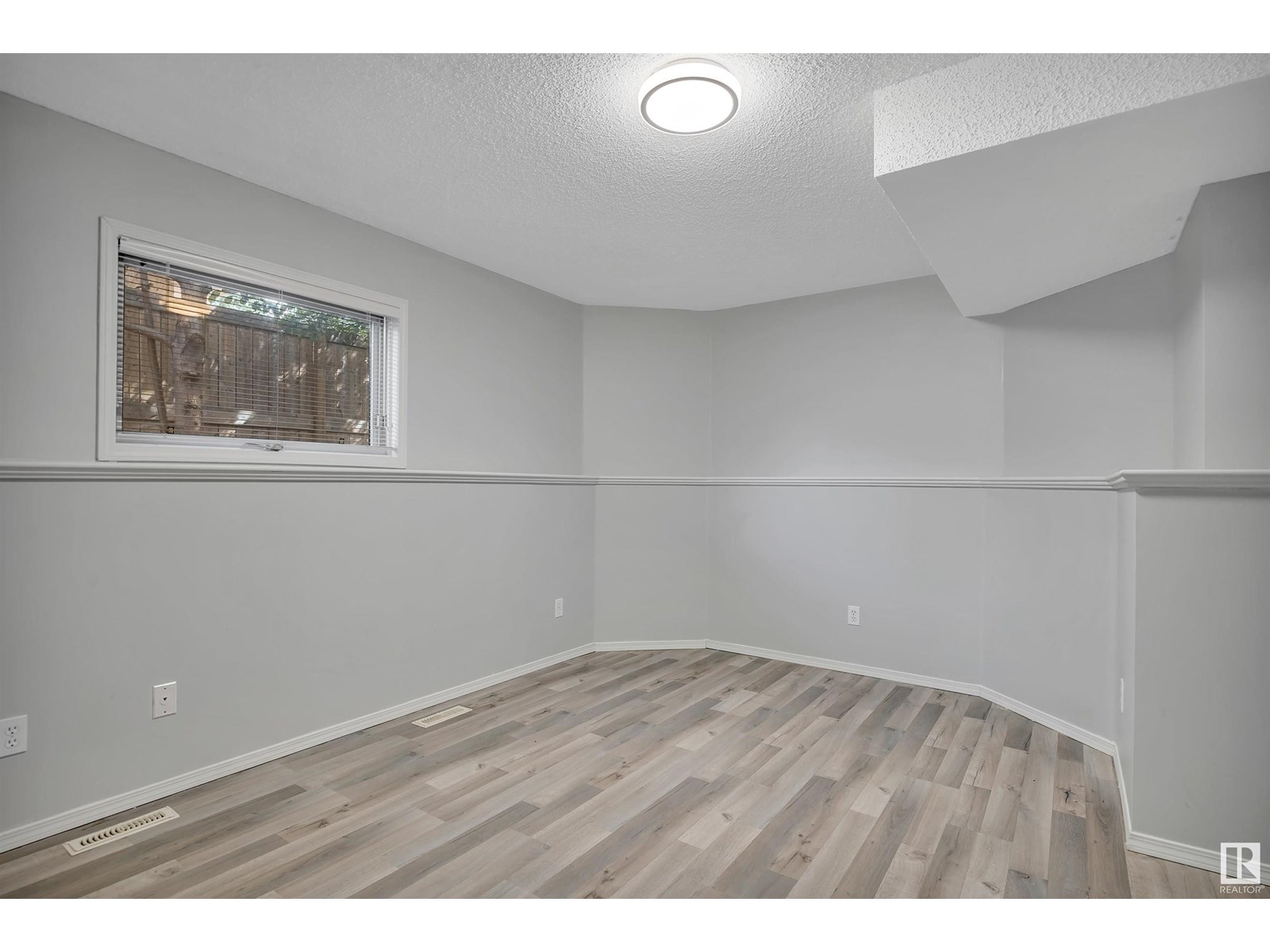 Photo 36 of 4803 59 St, Beaumont AB