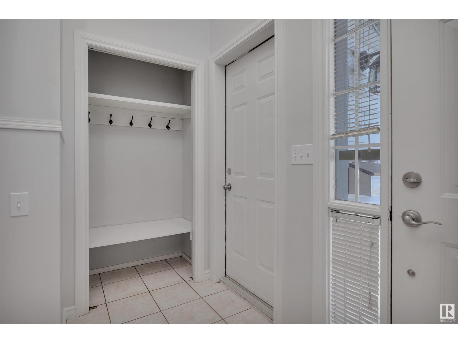 Photo 5 of 4803 59 St, Beaumont AB