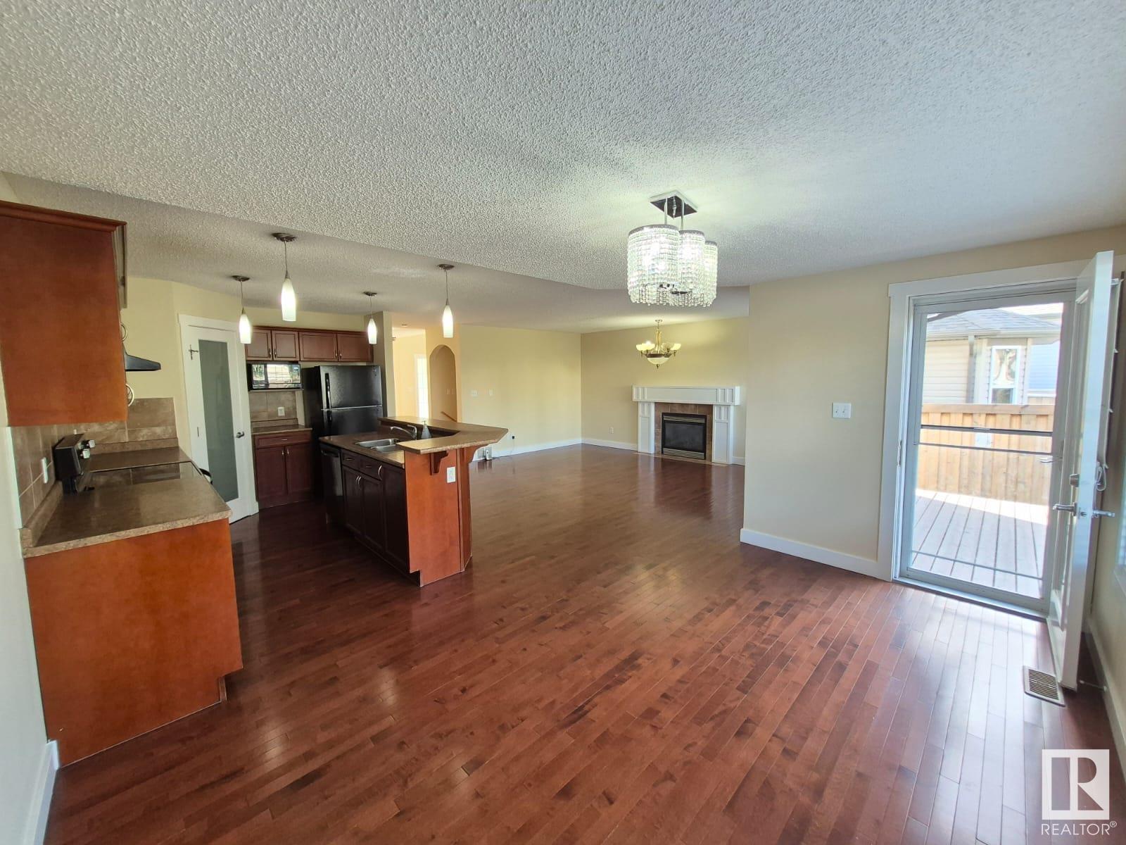 Photo 10 of 8361 Shaske Cr Nw, Edmonton AB