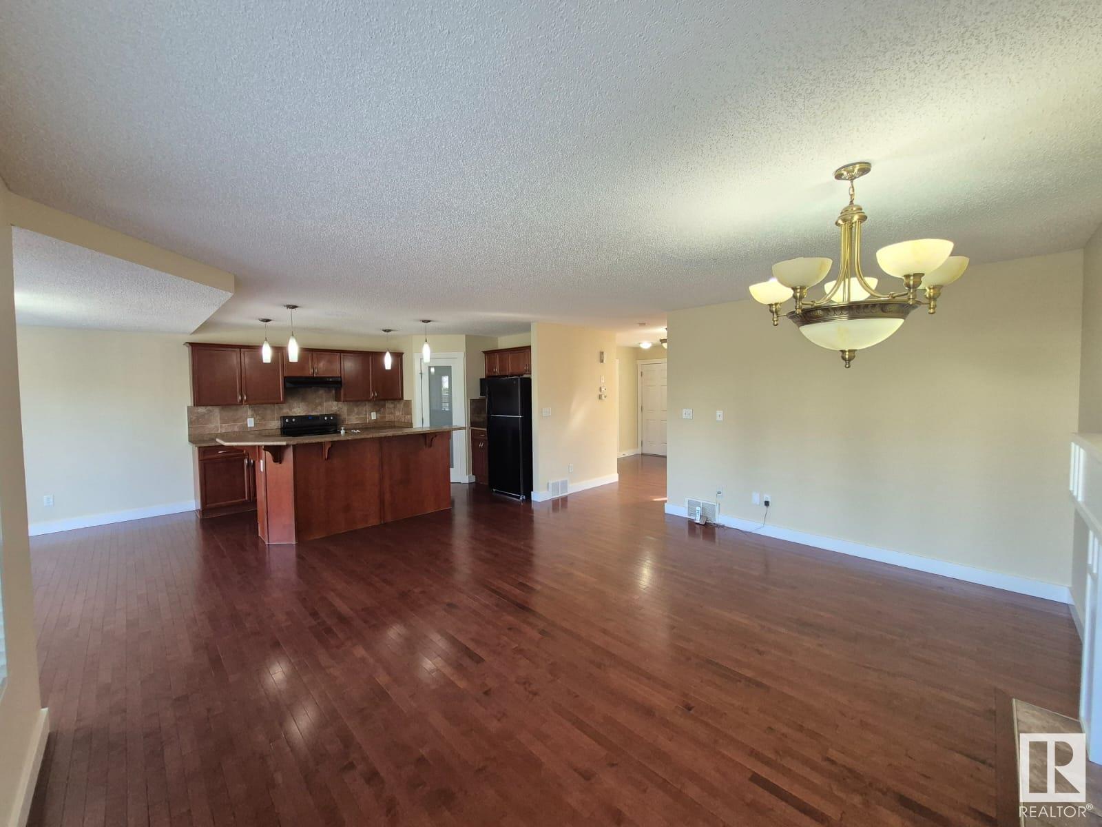 Photo 11 of 8361 Shaske Cr Nw, Edmonton AB