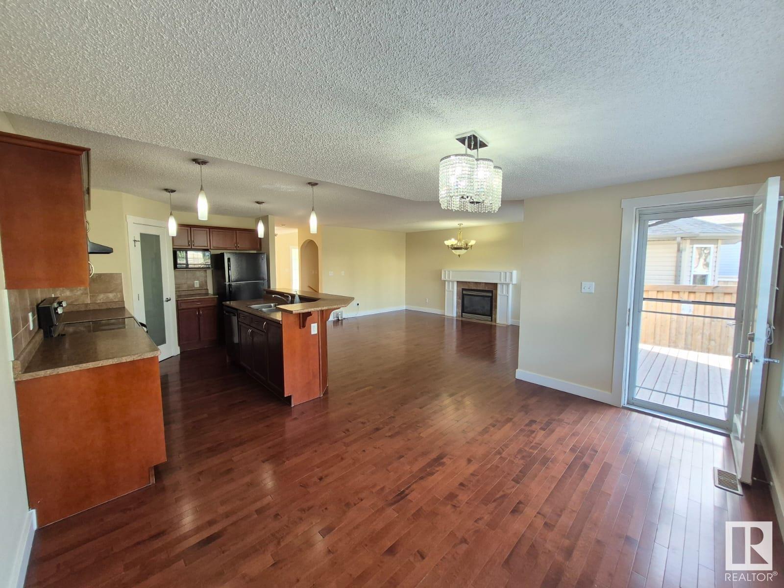 Photo 12 of 8361 Shaske Cr Nw, Edmonton AB