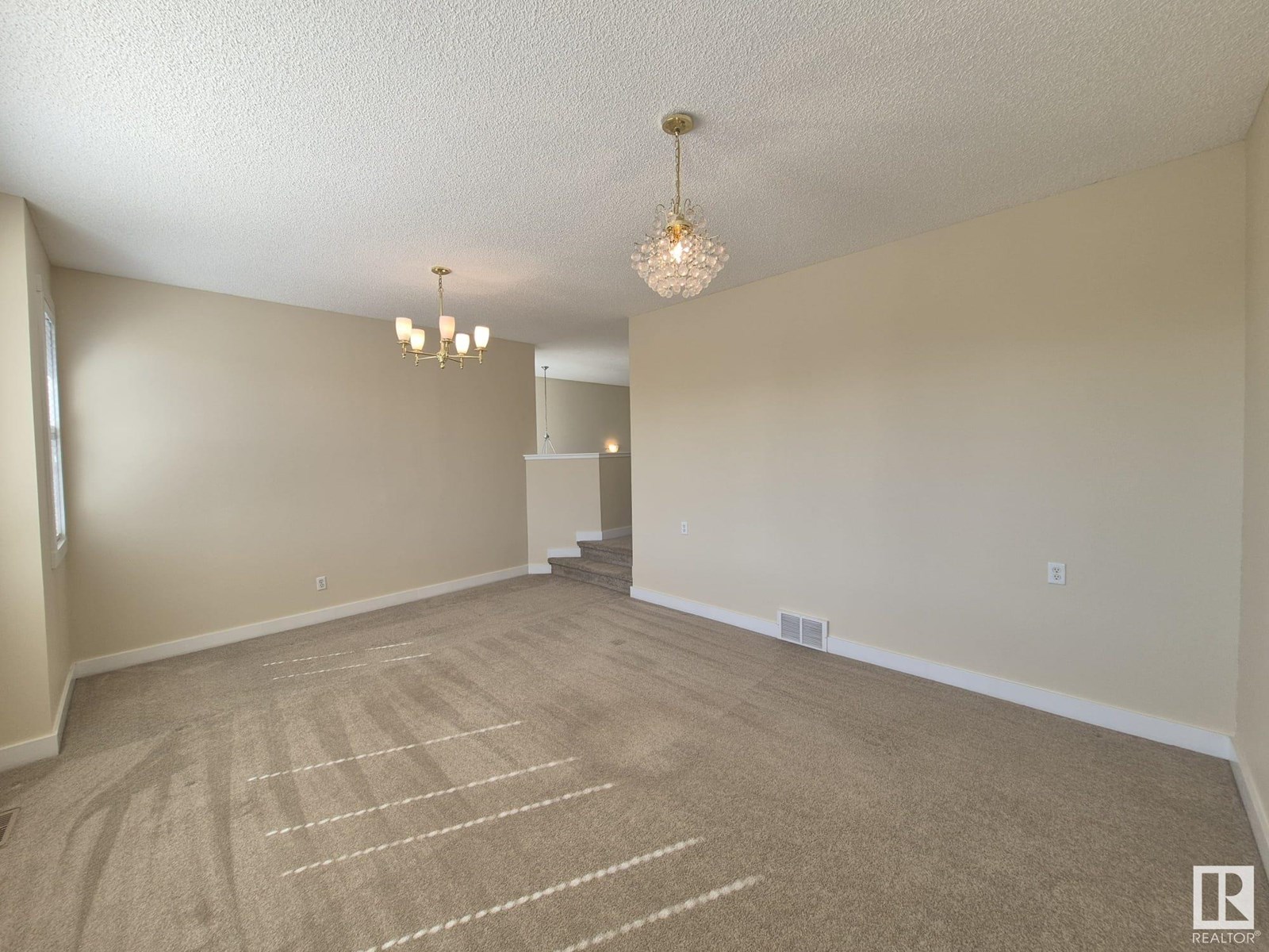 Photo 14 of 8361 Shaske Cr Nw, Edmonton AB