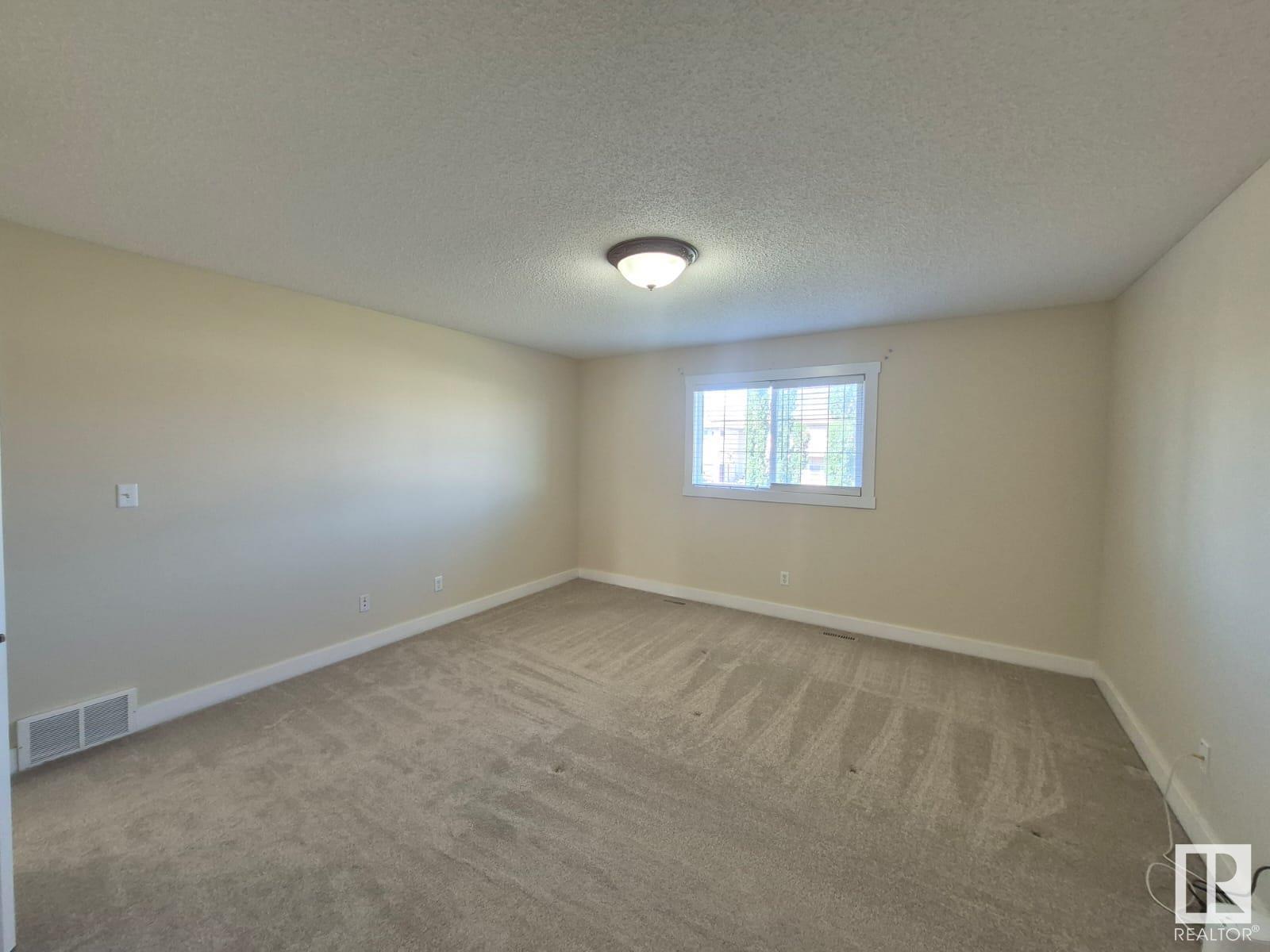 Photo 17 of 8361 Shaske Cr Nw, Edmonton AB