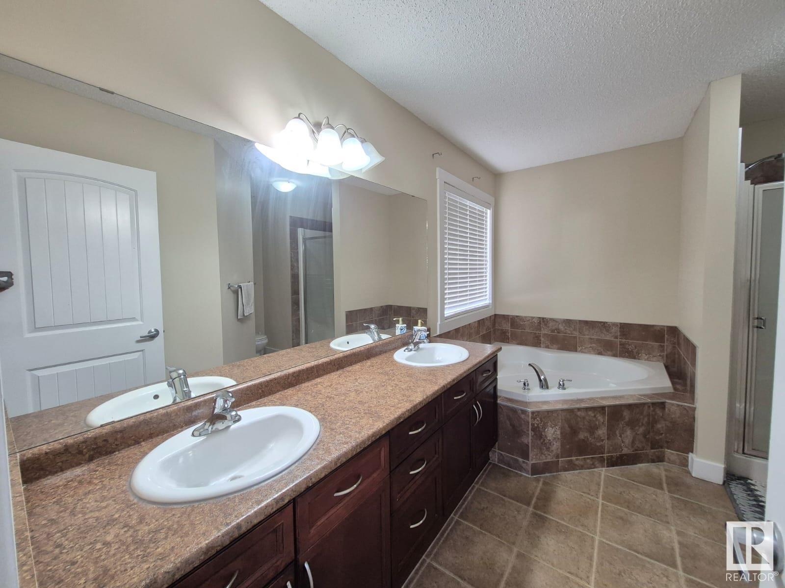 Photo 19 of 8361 Shaske Cr Nw, Edmonton AB