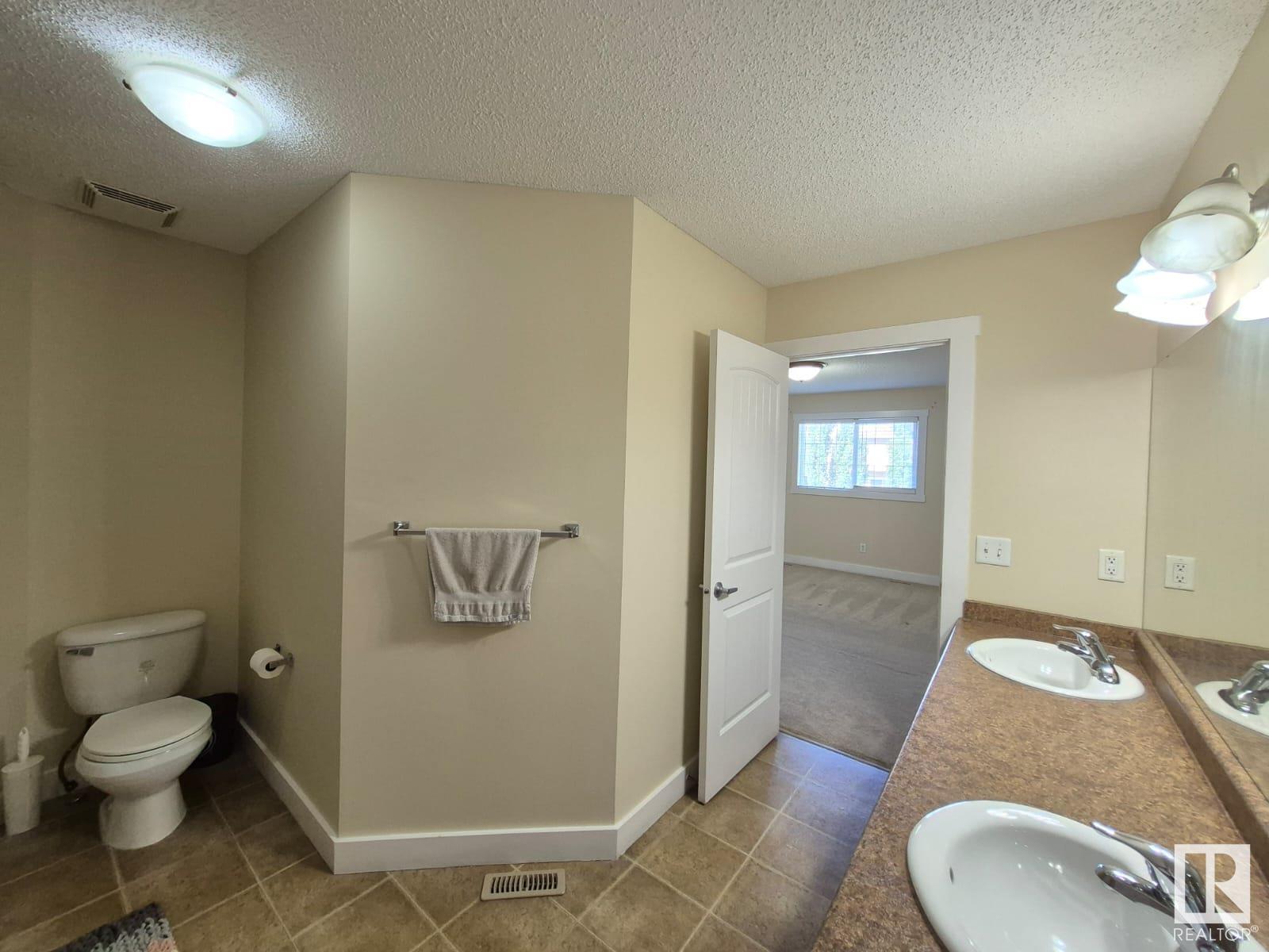 Photo 23 of 8361 Shaske Cr Nw, Edmonton AB