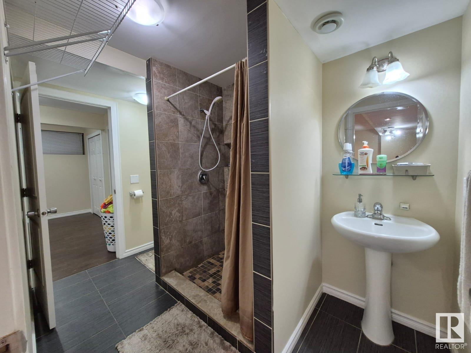 Photo 33 of 8361 Shaske Cr Nw, Edmonton AB