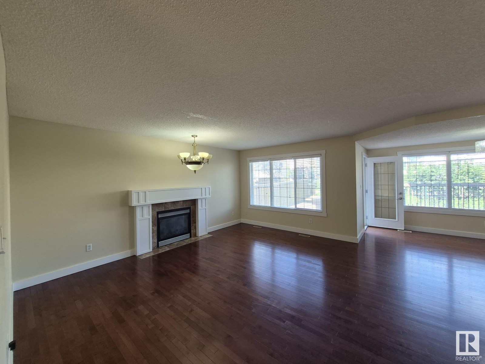 Photo 5 of 8361 Shaske Cr Nw, Edmonton AB