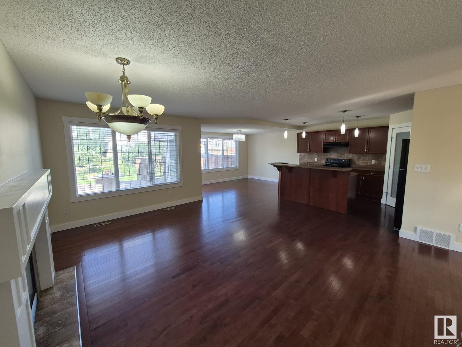 Photo 7 of 8361 Shaske Cr Nw, Edmonton AB