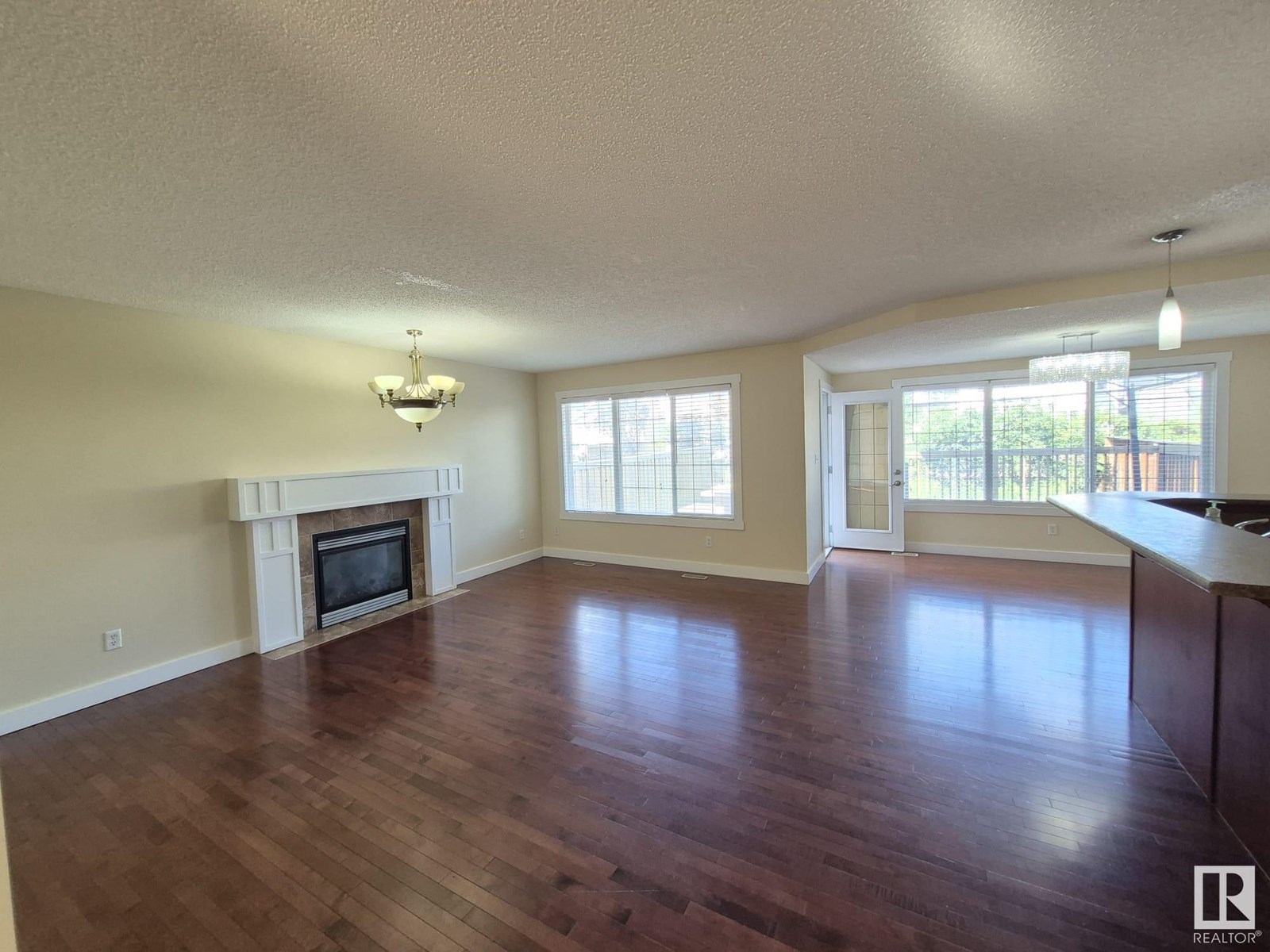 Photo 8 of 8361 Shaske Cr Nw, Edmonton AB